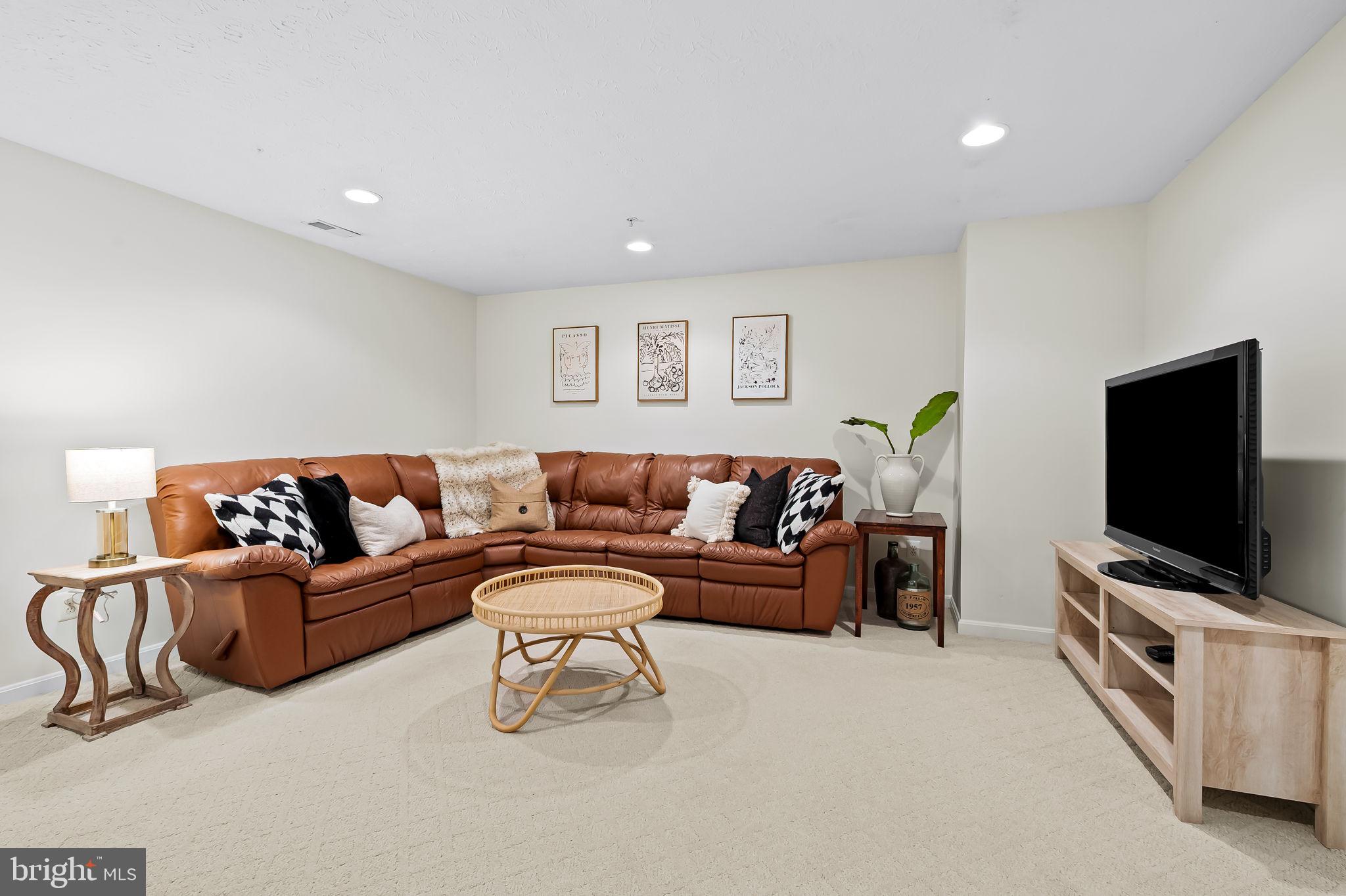 HUNTERS RUN - Residential