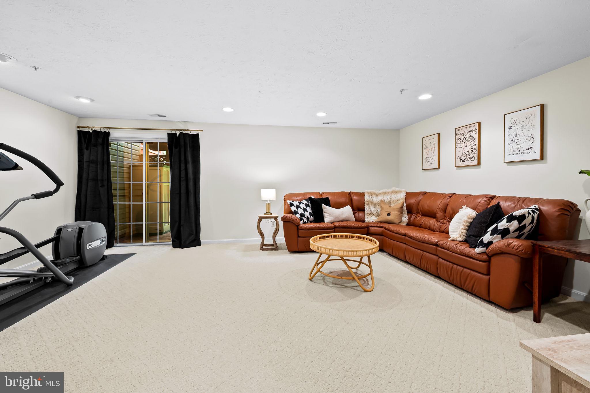 HUNTERS RUN - Residential