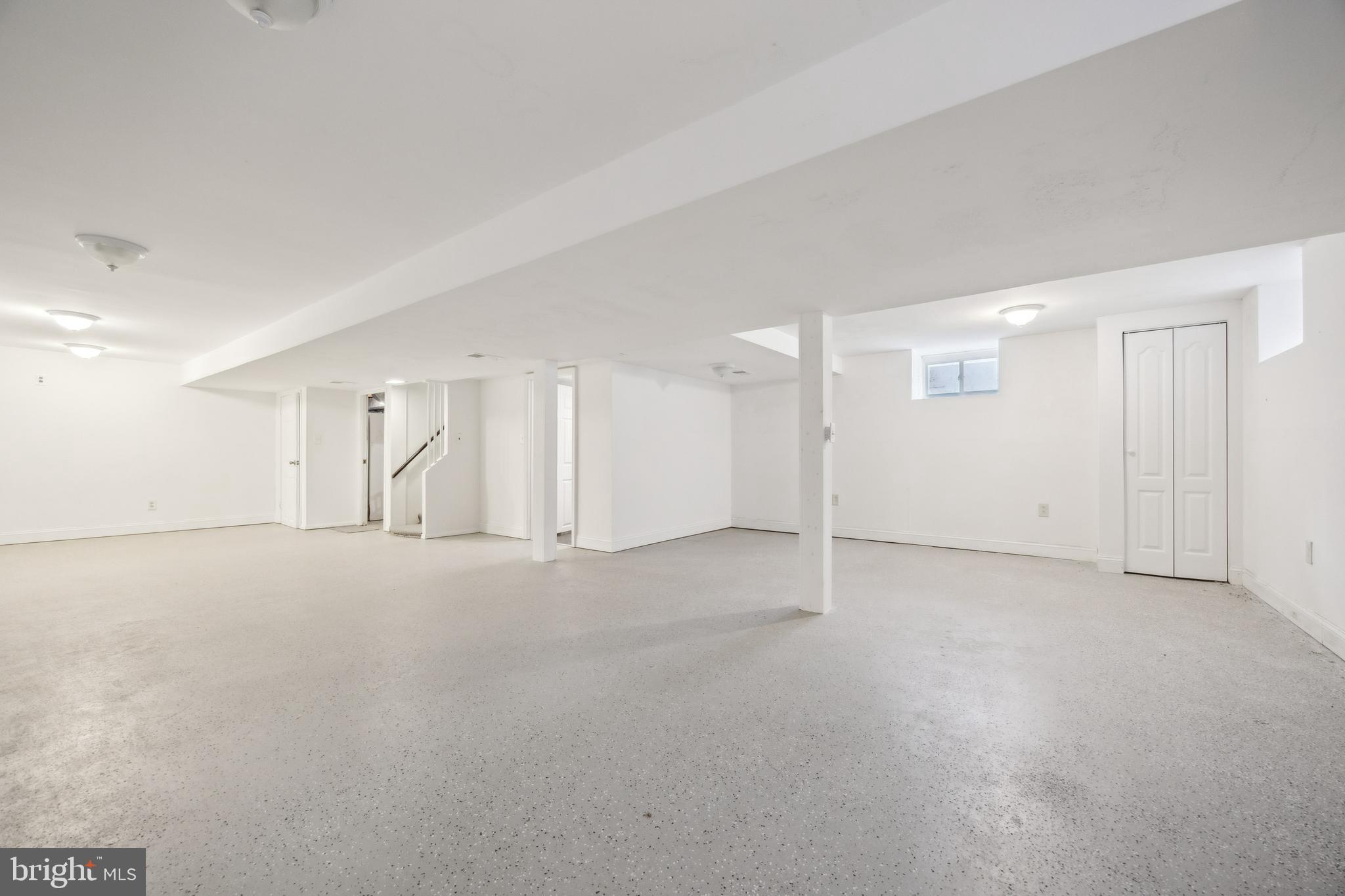 NORTHAMPTON - Residential