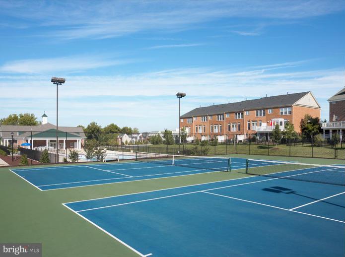 OAK CREEK CLUB - Residential