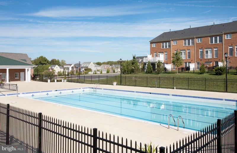 OAK CREEK CLUB - Residential