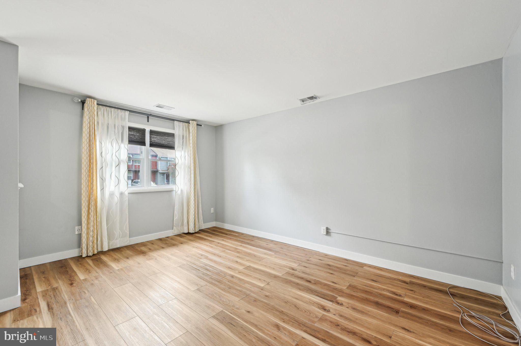 WHISPERING WOODS - Residential