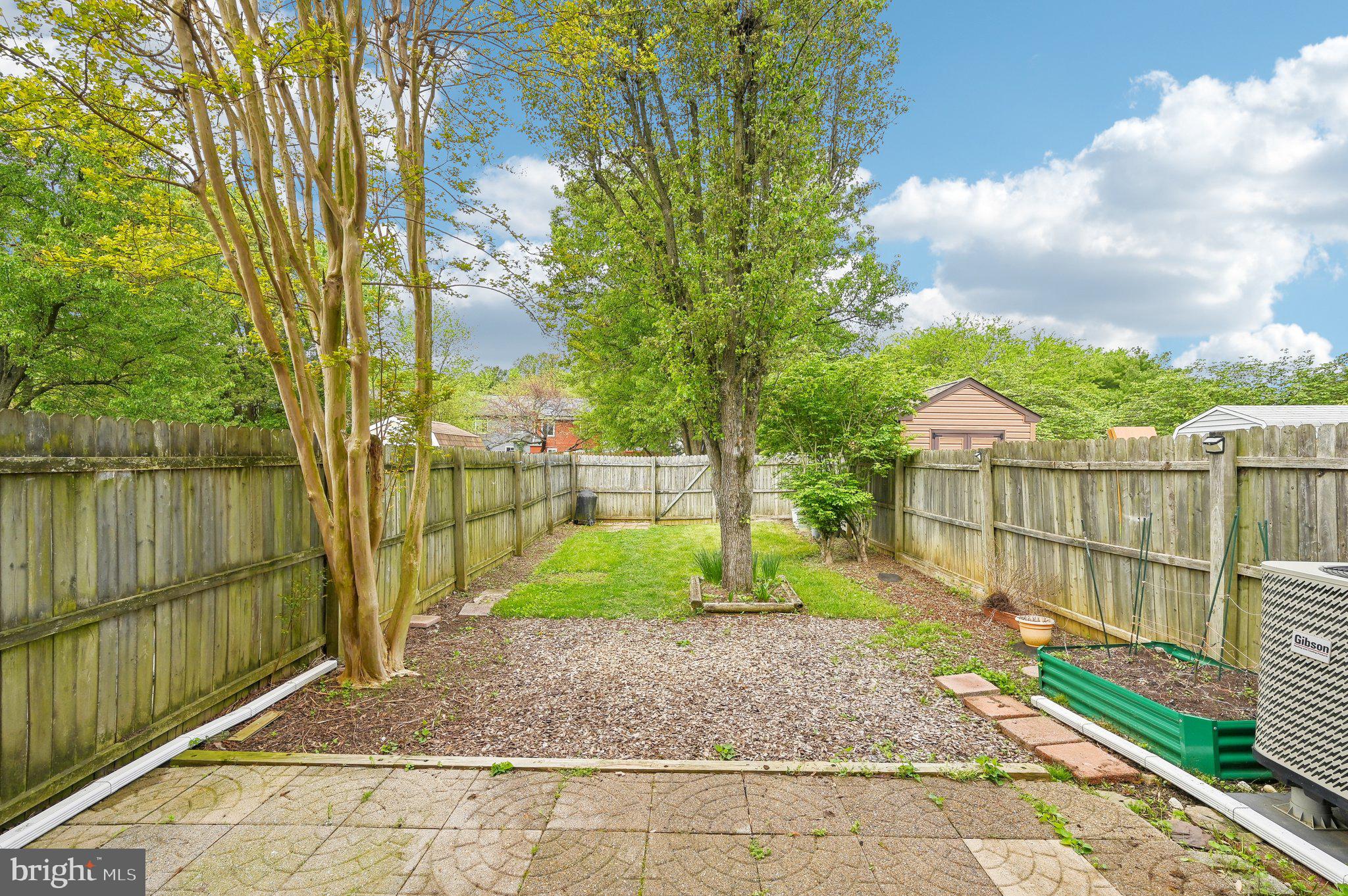 WHISPERING WOODS - Residential