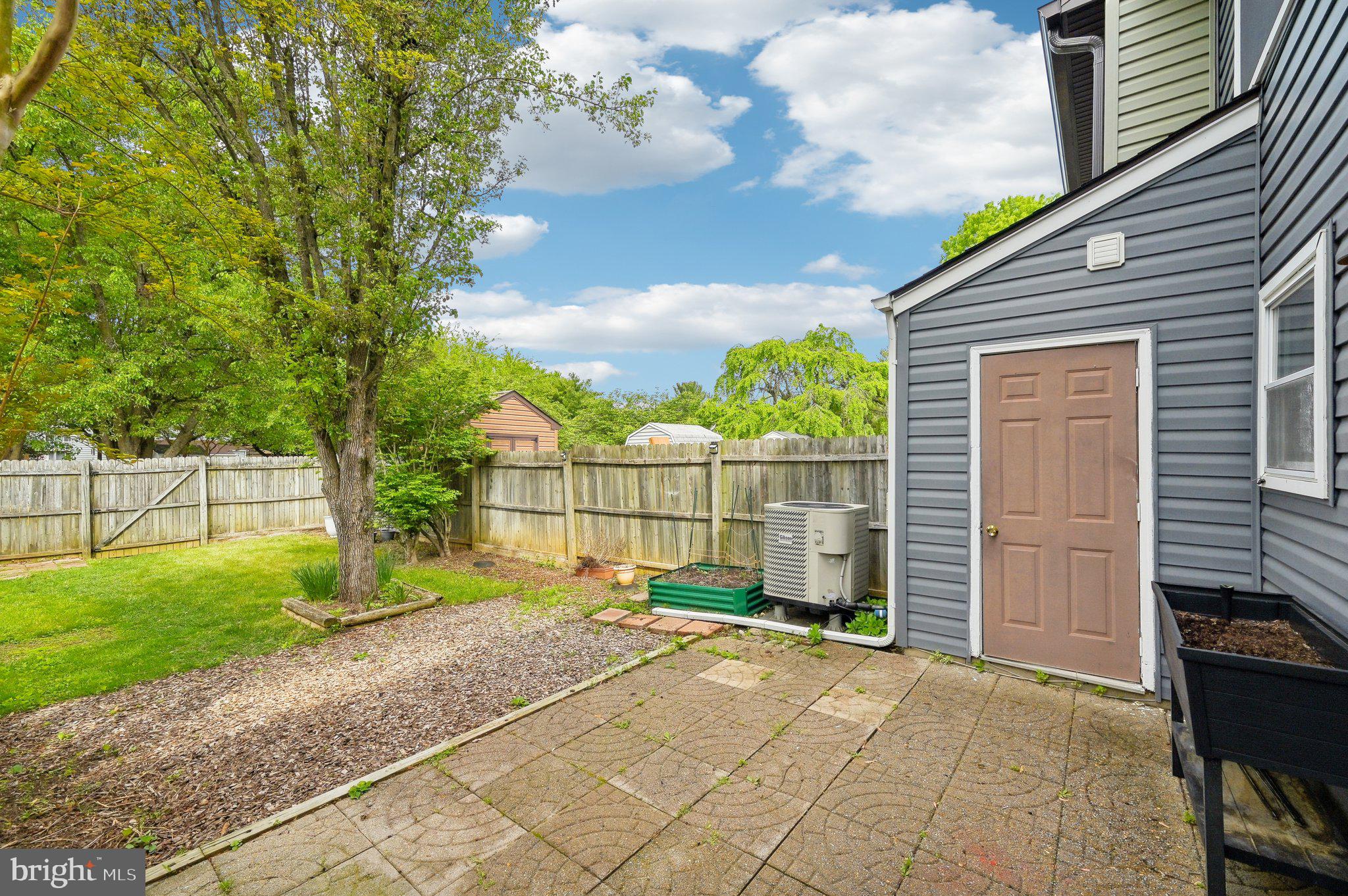 WHISPERING WOODS - Residential