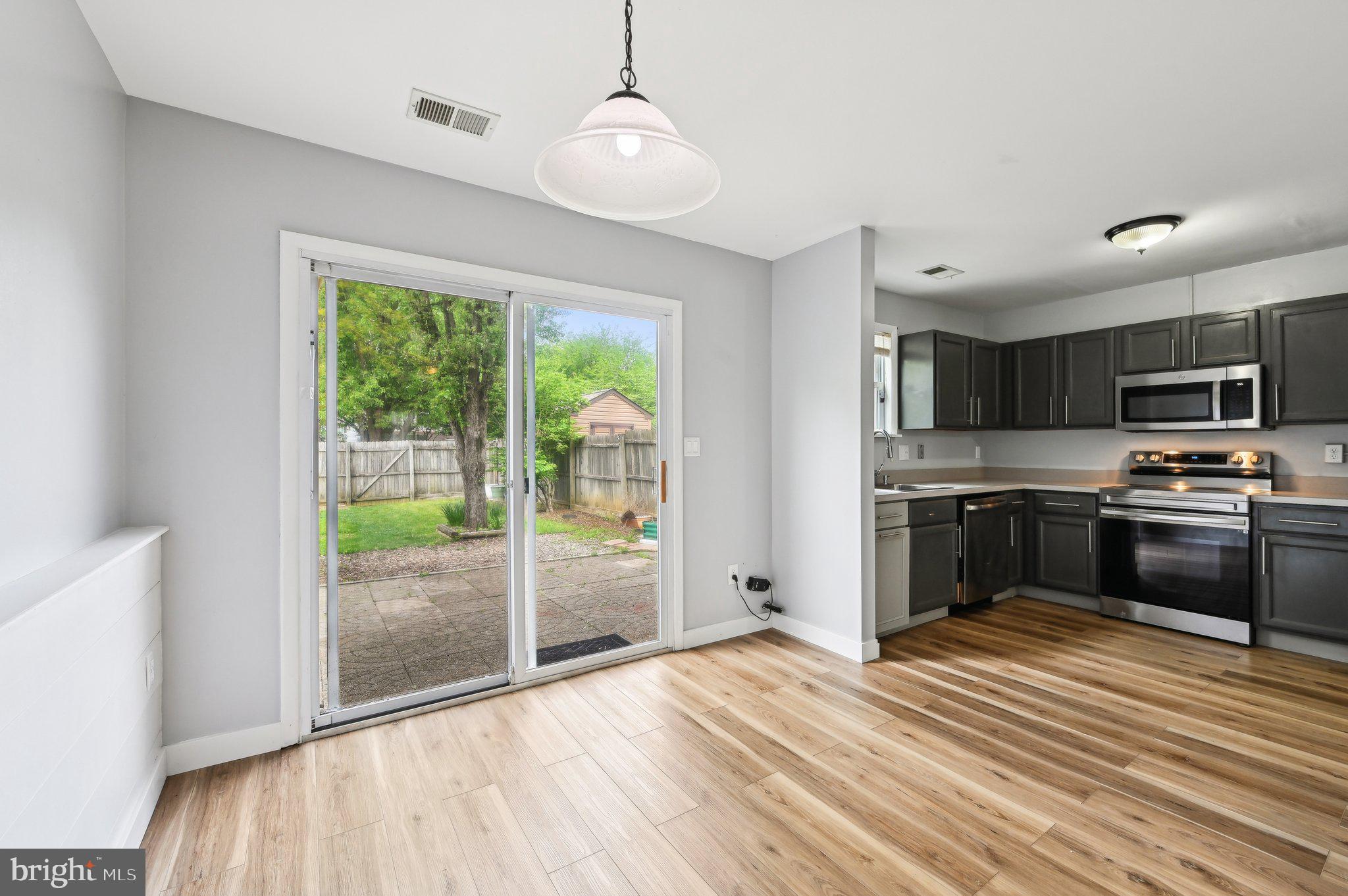 WHISPERING WOODS - Residential