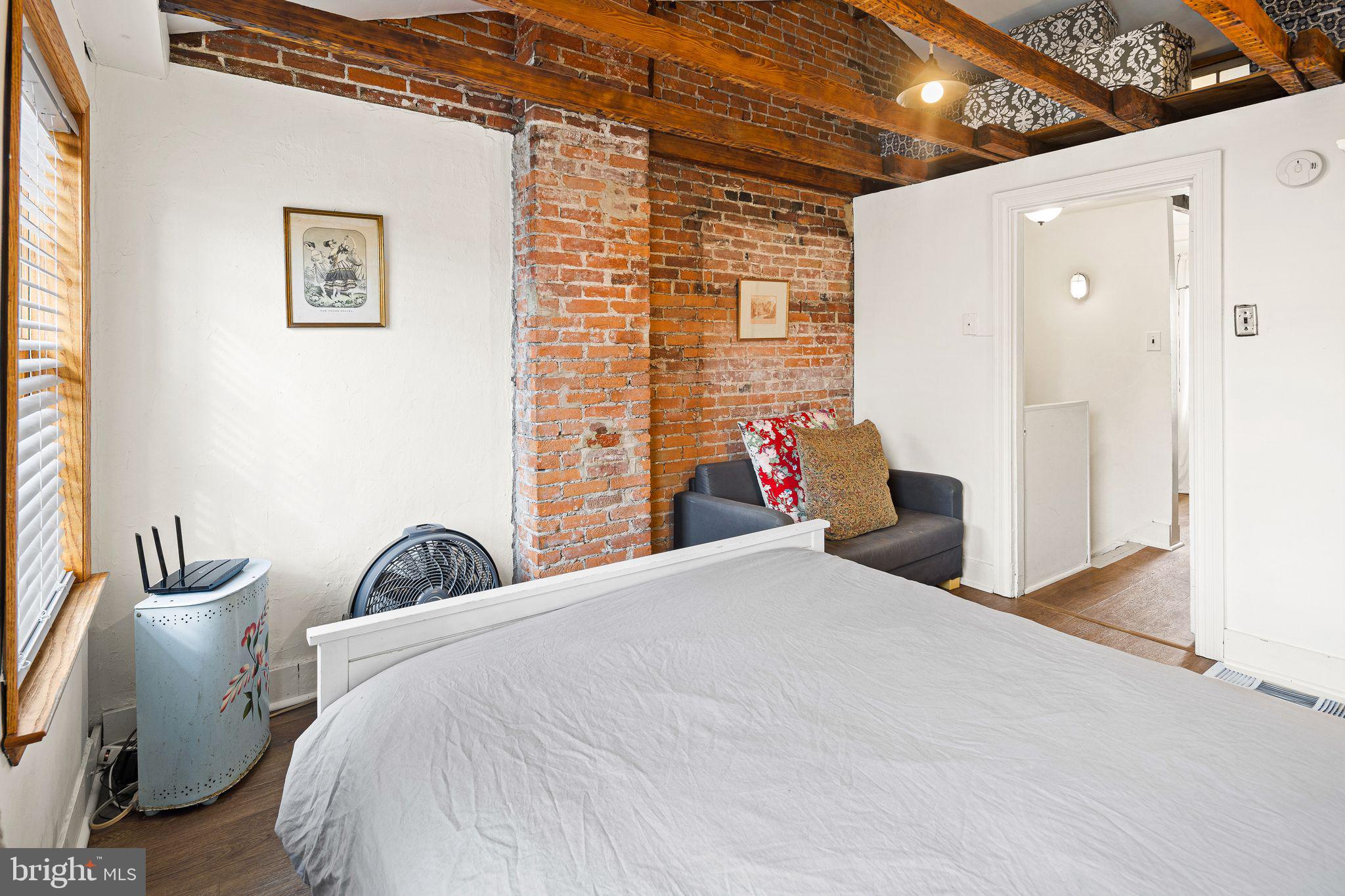 QUEEN VILLAGE - Residential