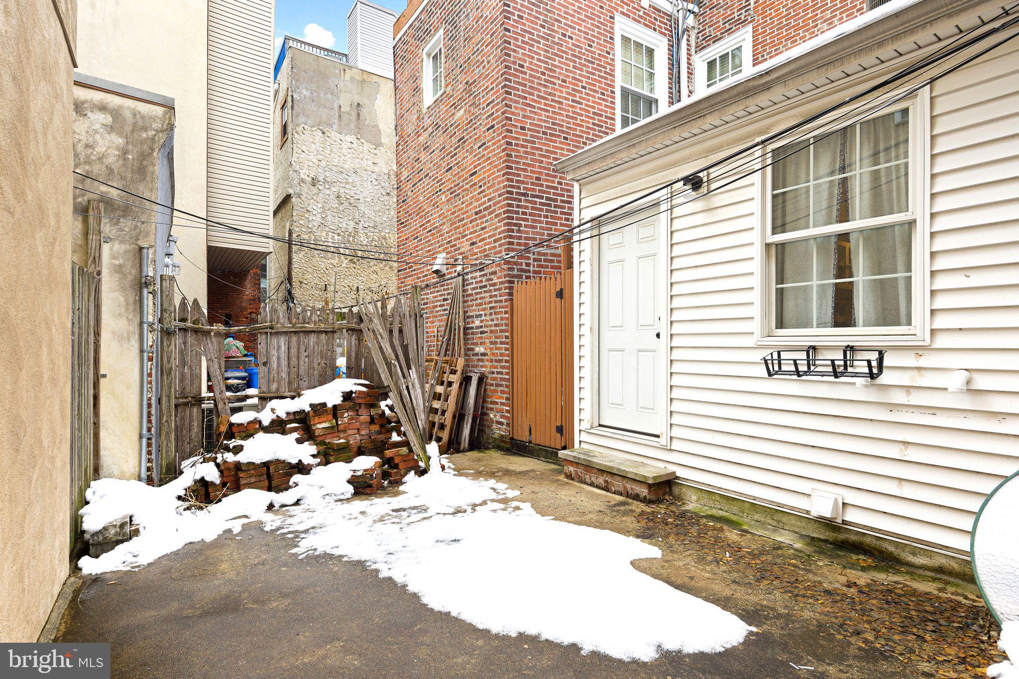 QUEEN VILLAGE - Residential