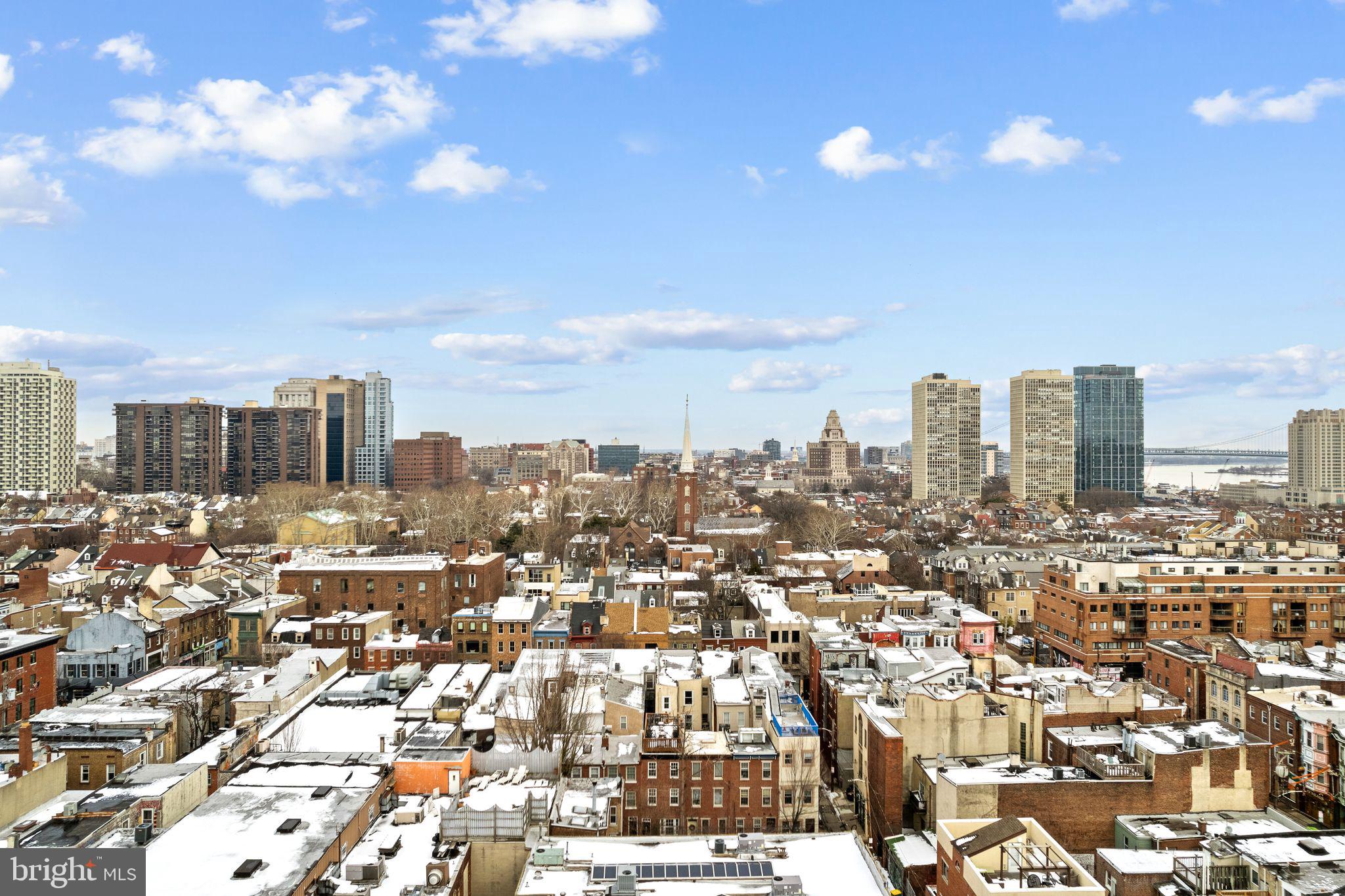 QUEEN VILLAGE - Residential