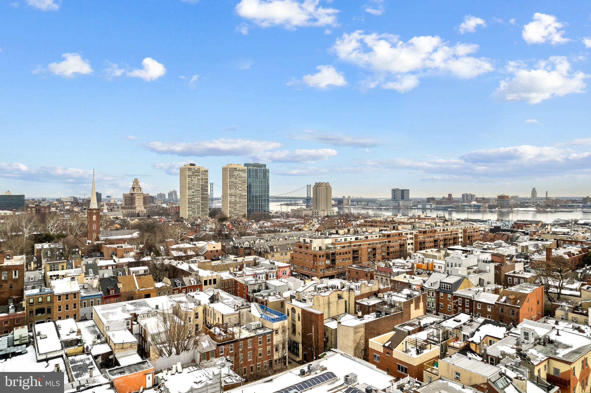 QUEEN VILLAGE - Residential