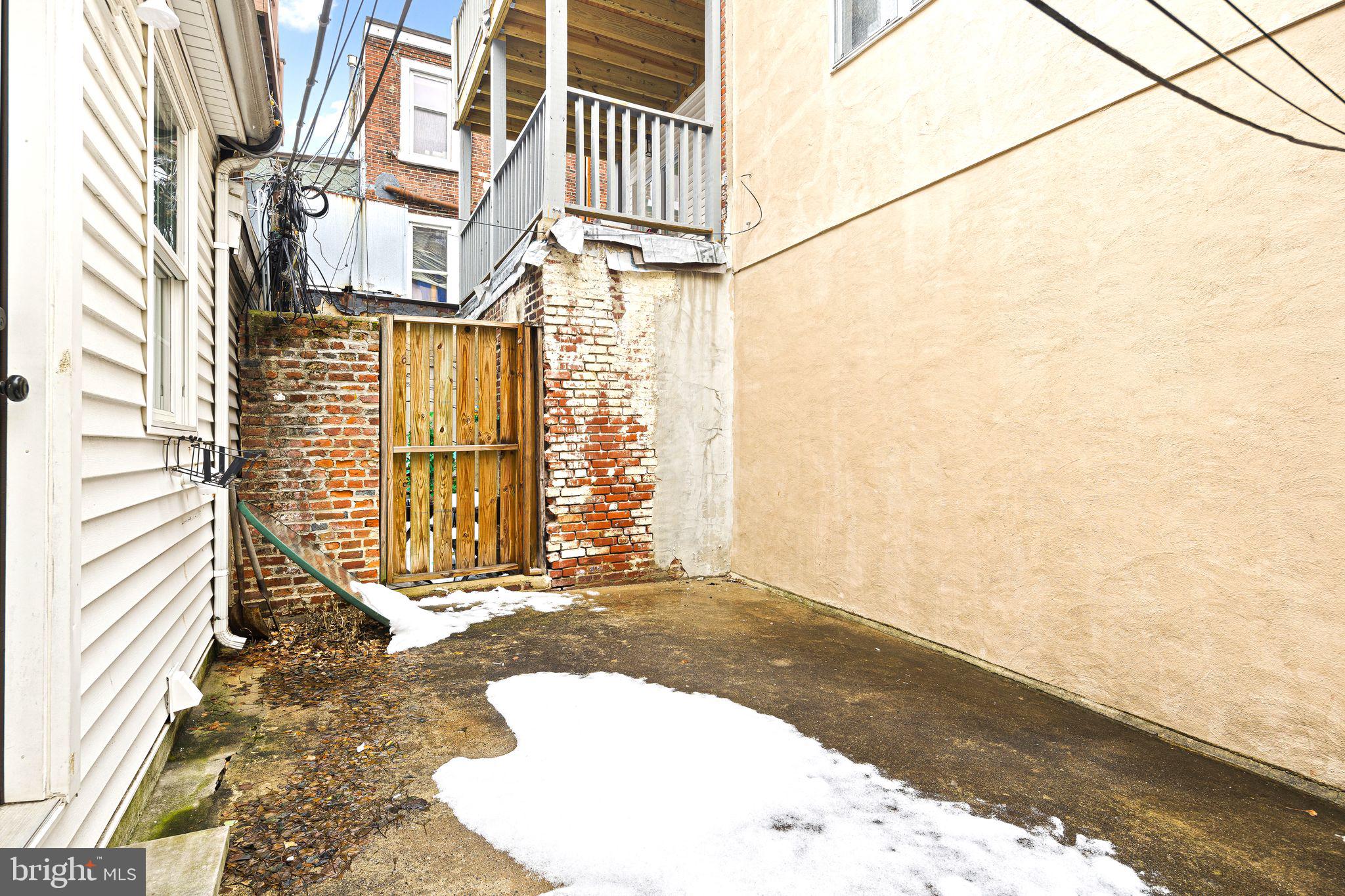 QUEEN VILLAGE - Residential