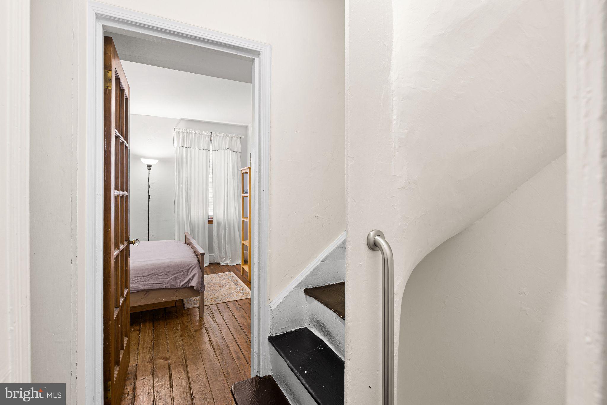 QUEEN VILLAGE - Residential