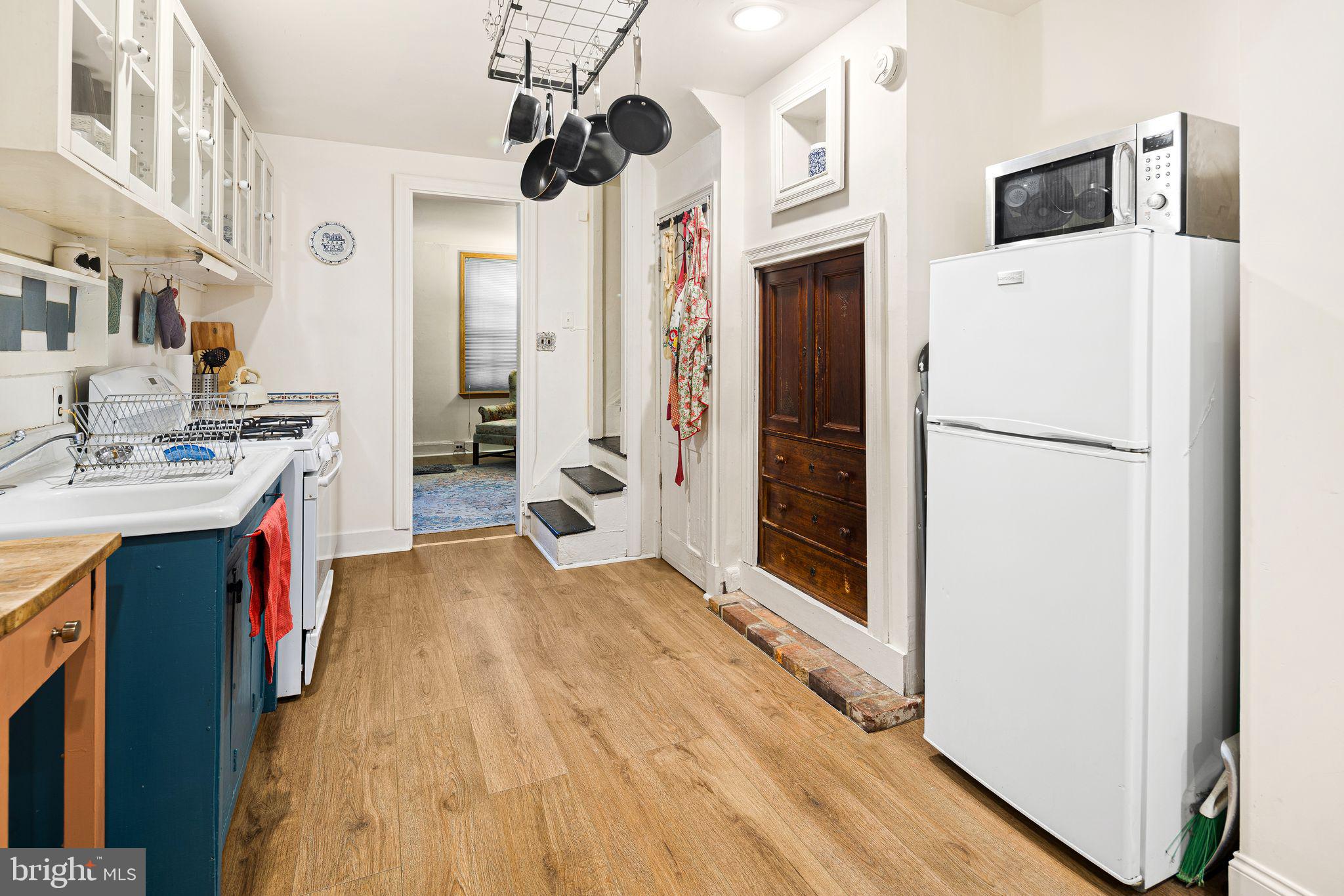 QUEEN VILLAGE - Residential