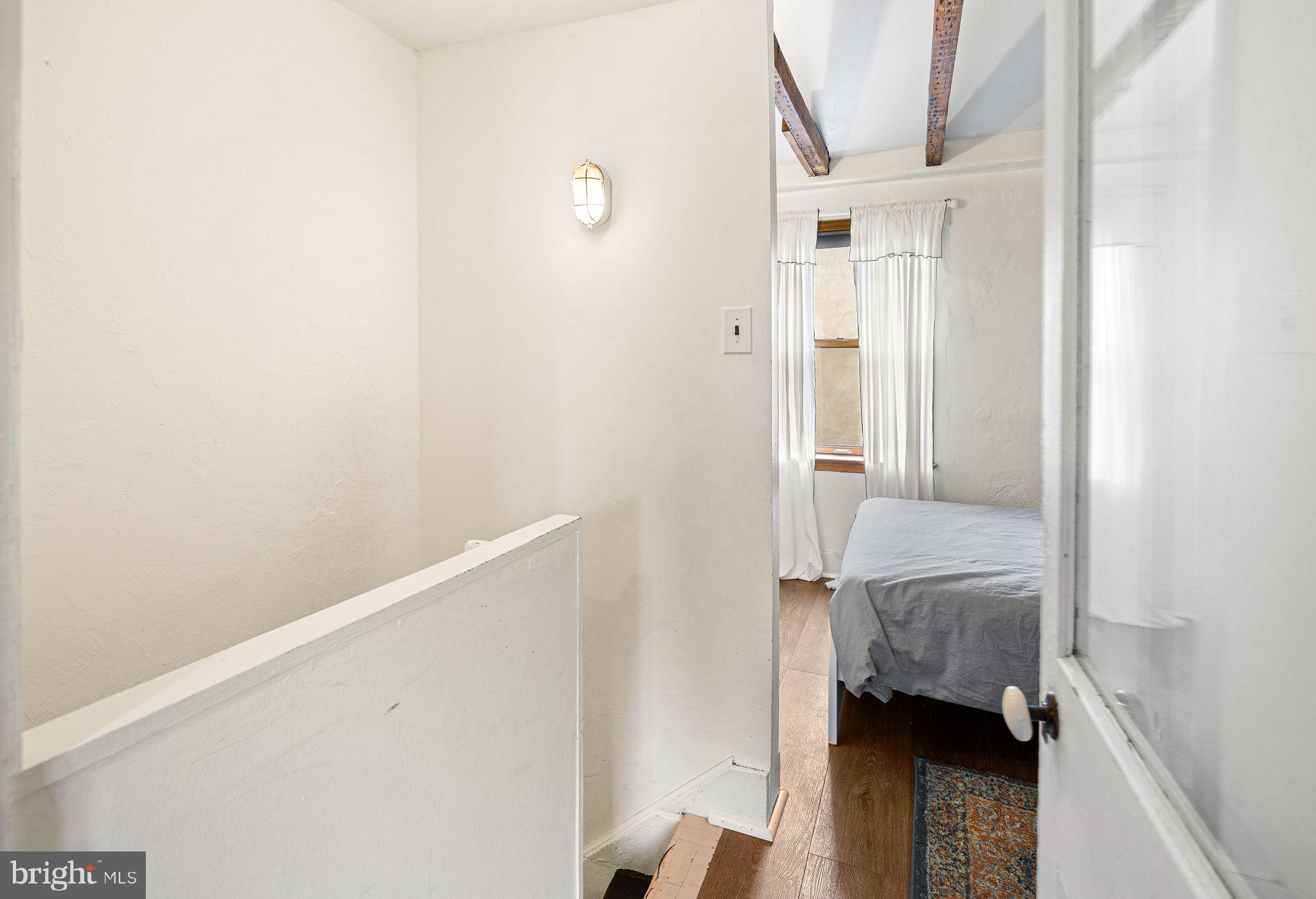 QUEEN VILLAGE - Residential