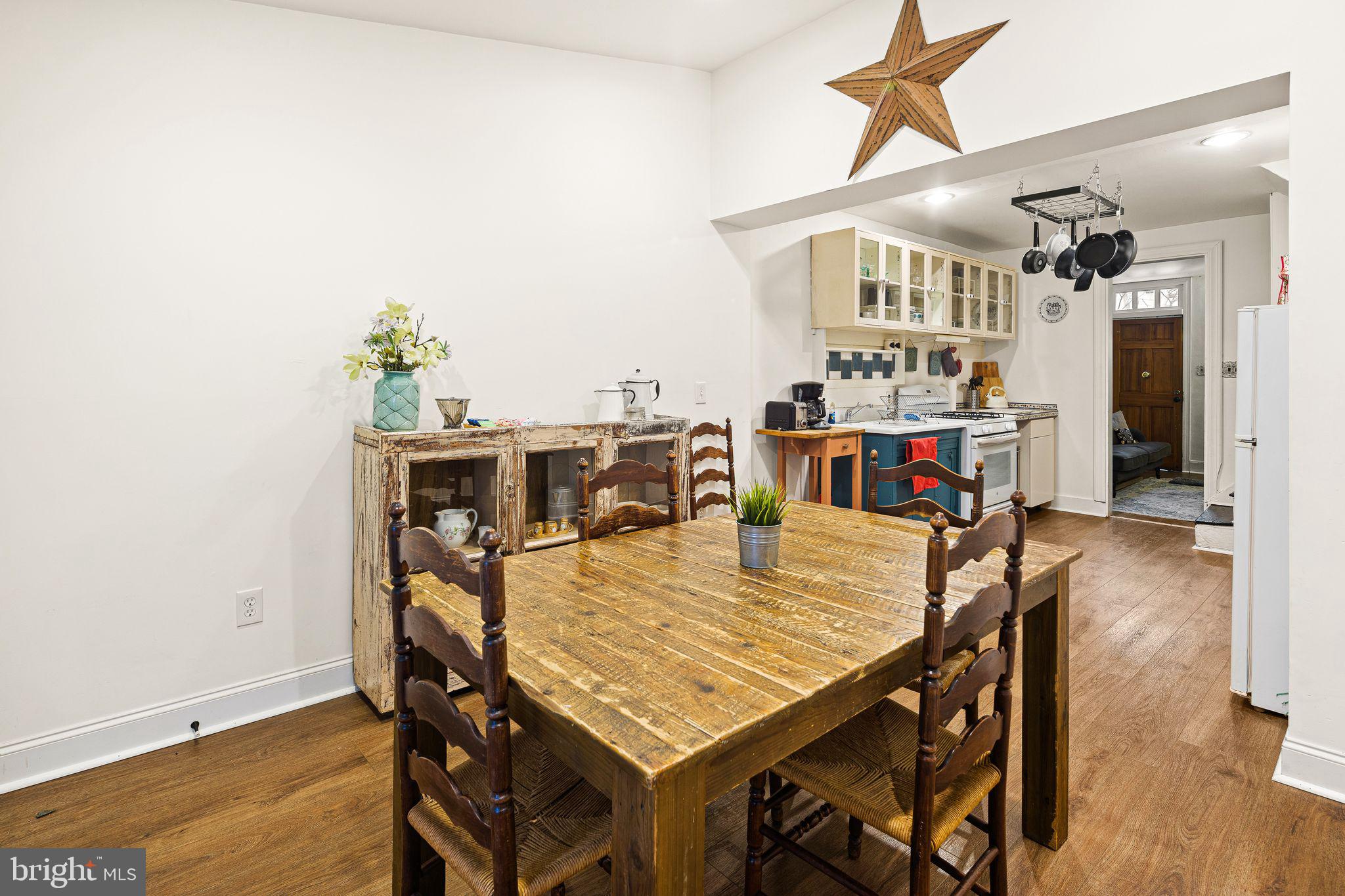 QUEEN VILLAGE - Residential