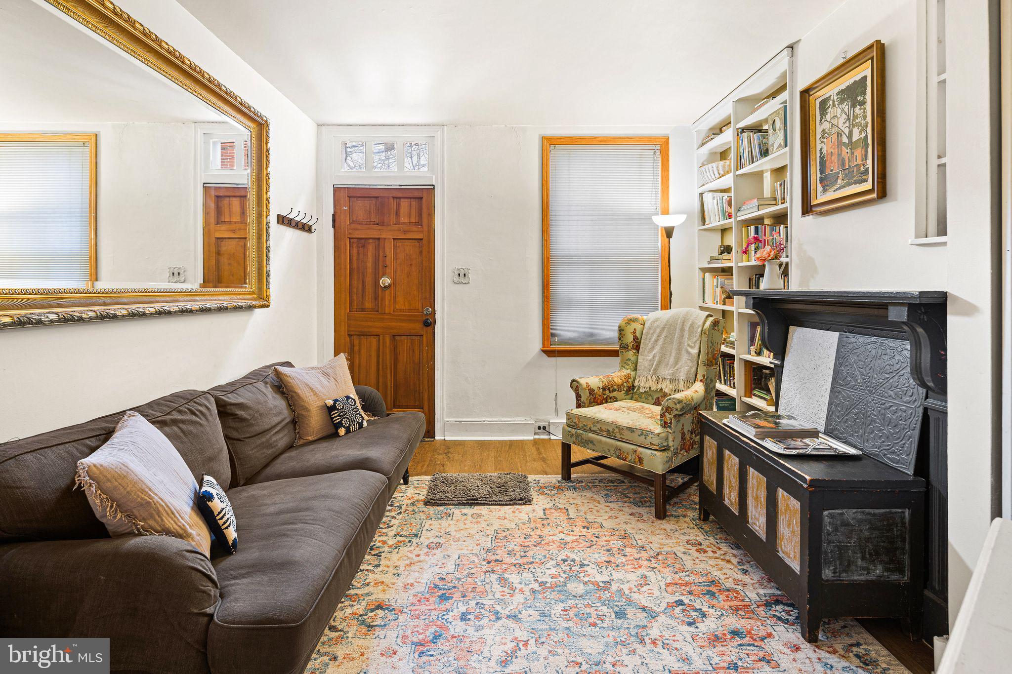 QUEEN VILLAGE - Residential