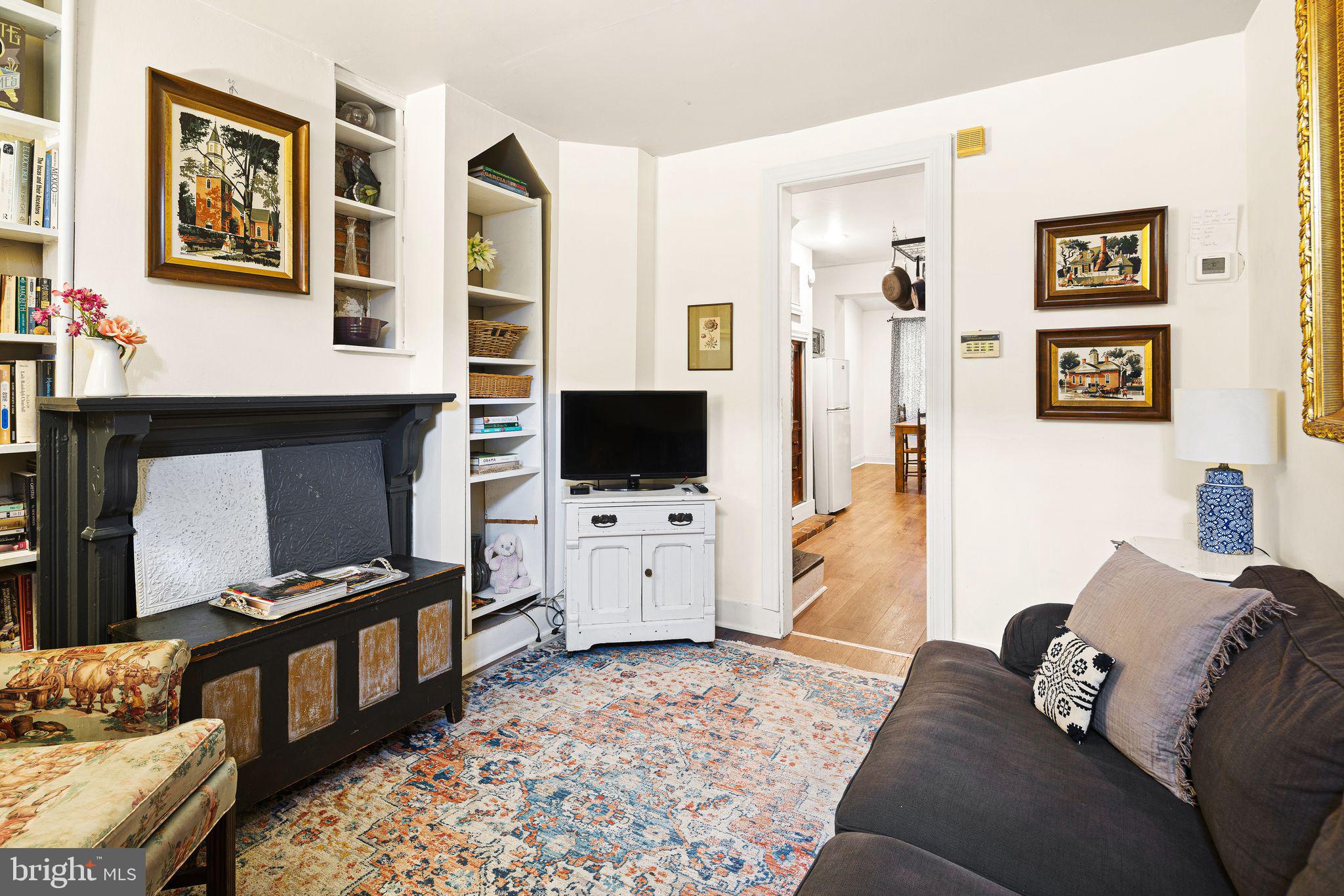 QUEEN VILLAGE - Residential