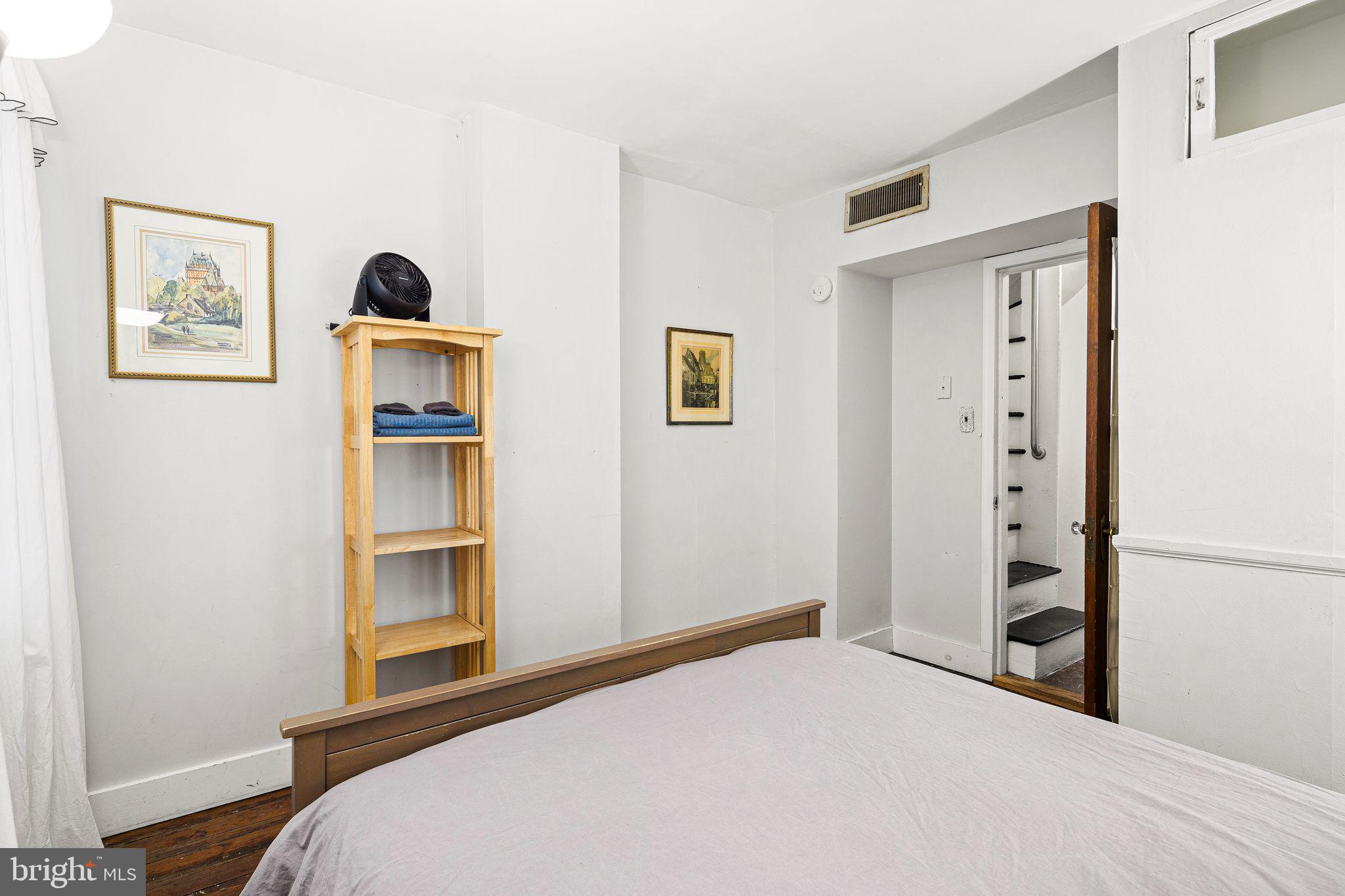 QUEEN VILLAGE - Residential