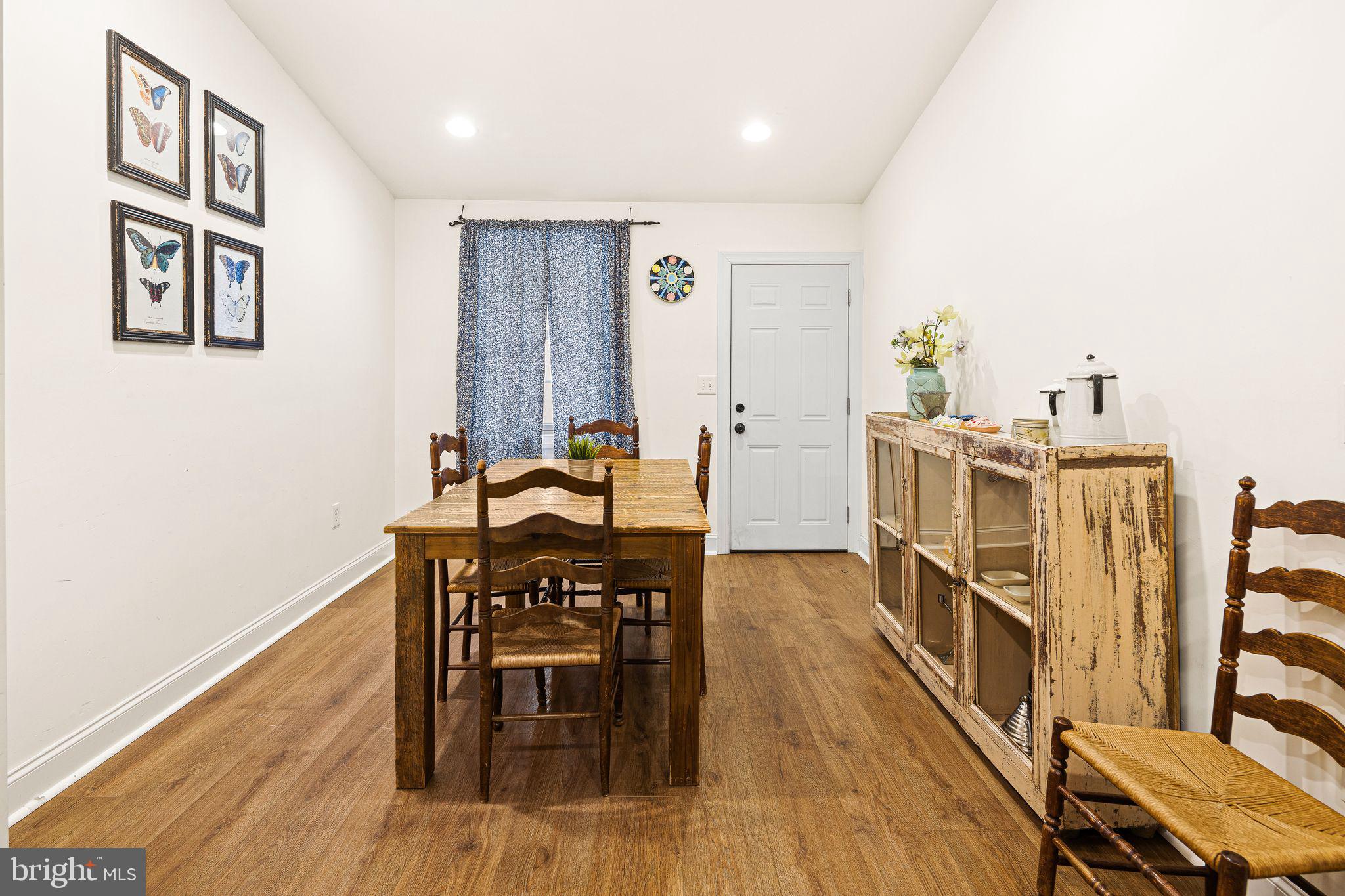 QUEEN VILLAGE - Residential