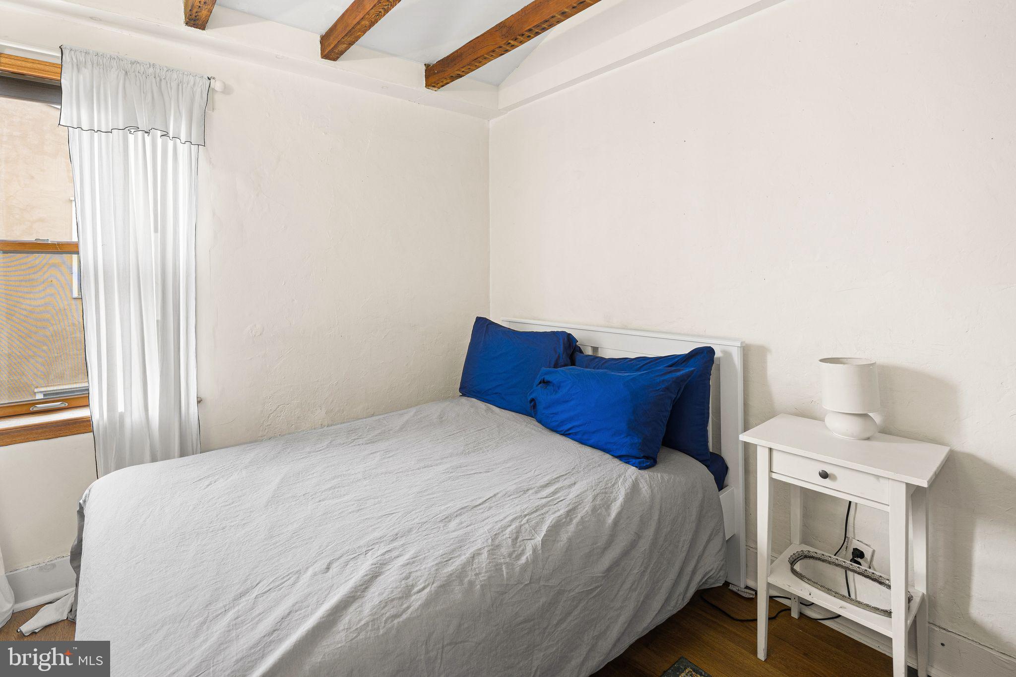 QUEEN VILLAGE - Residential