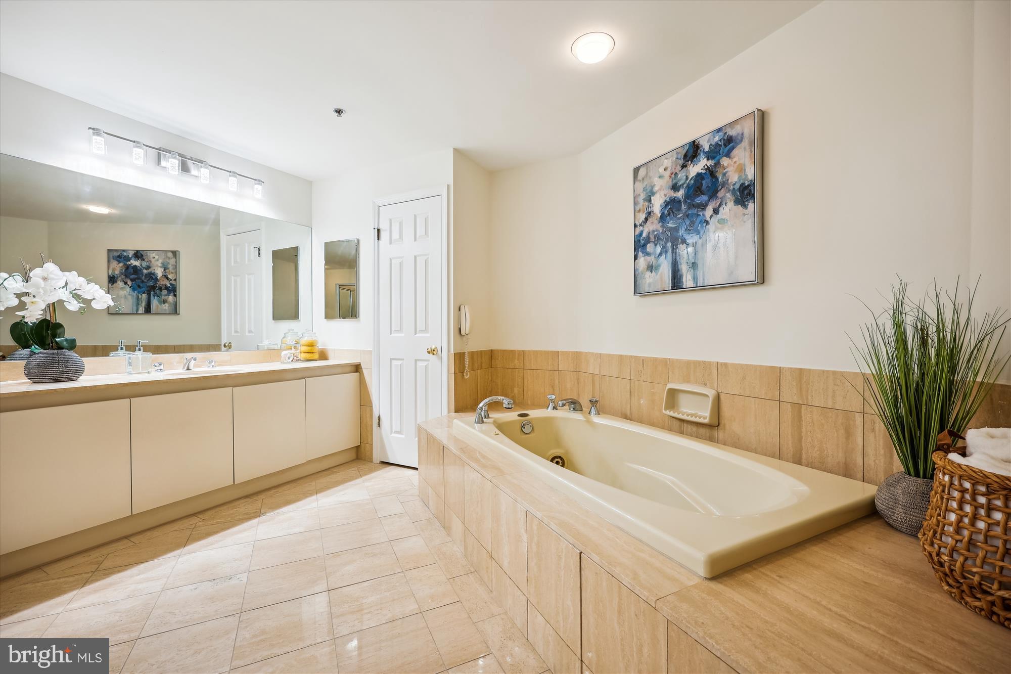 SOMERSET HOUSE - Residential