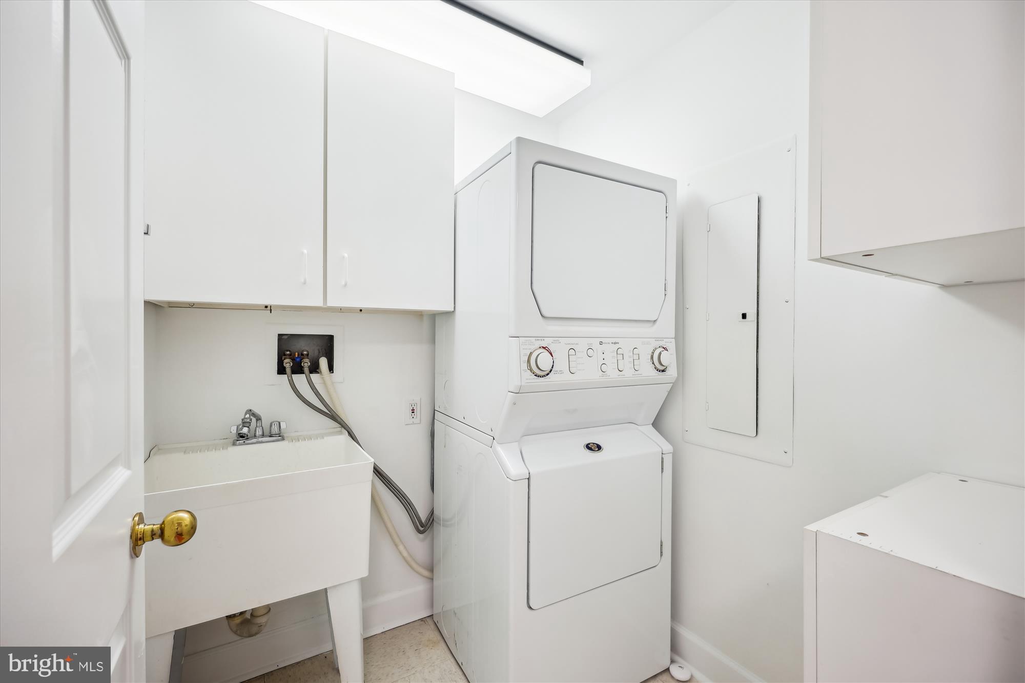 SOMERSET HOUSE - Residential