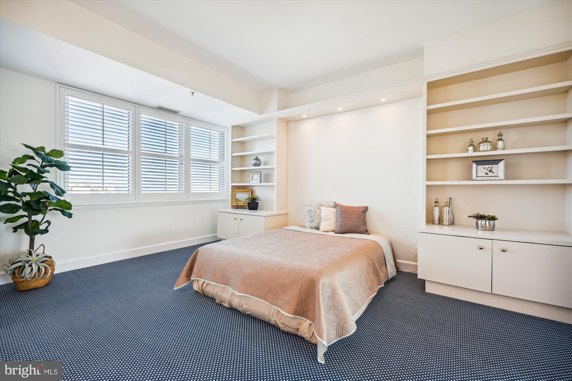 SOMERSET HOUSE - Residential