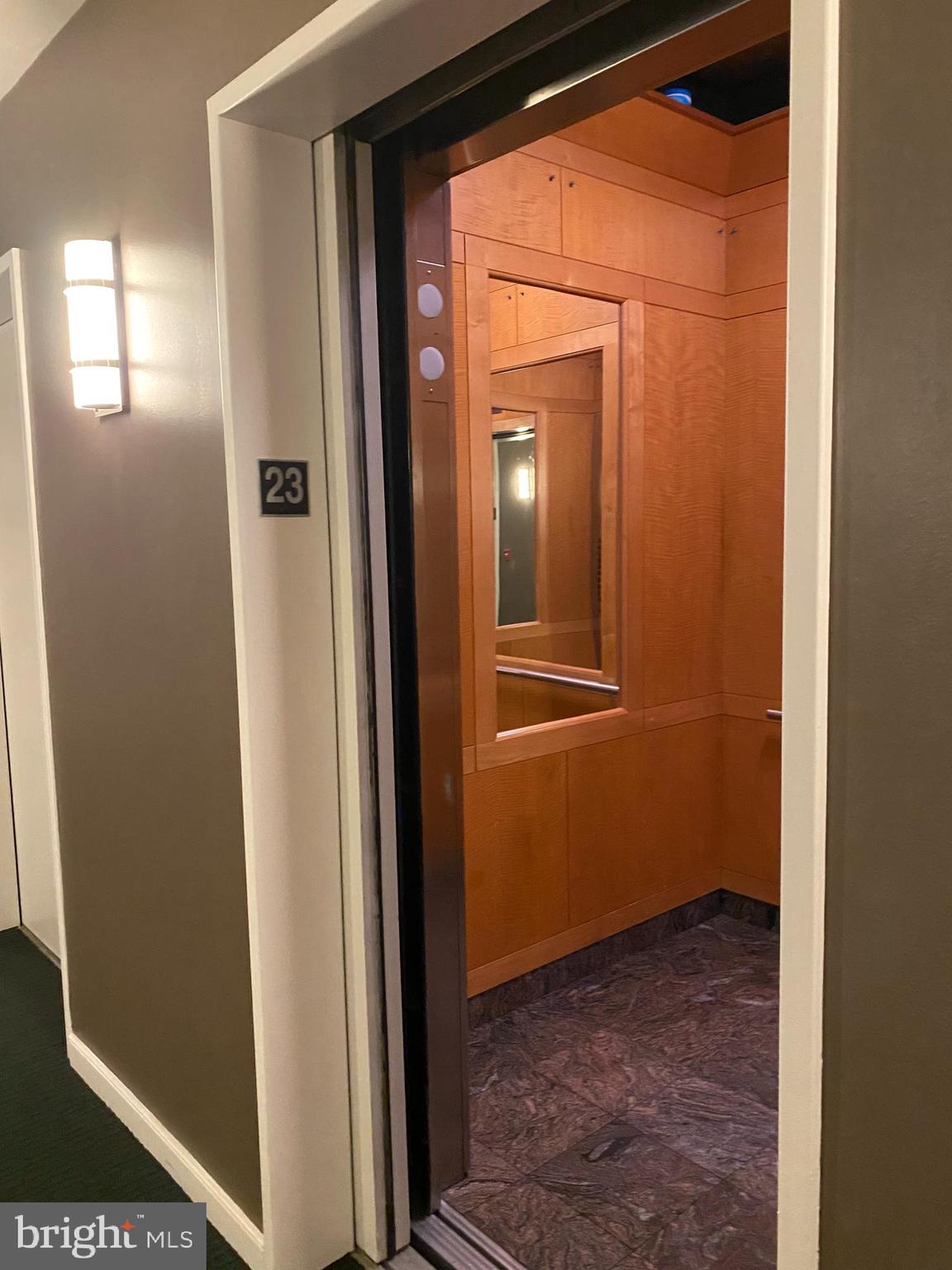 100 HARBORVIEW 2307