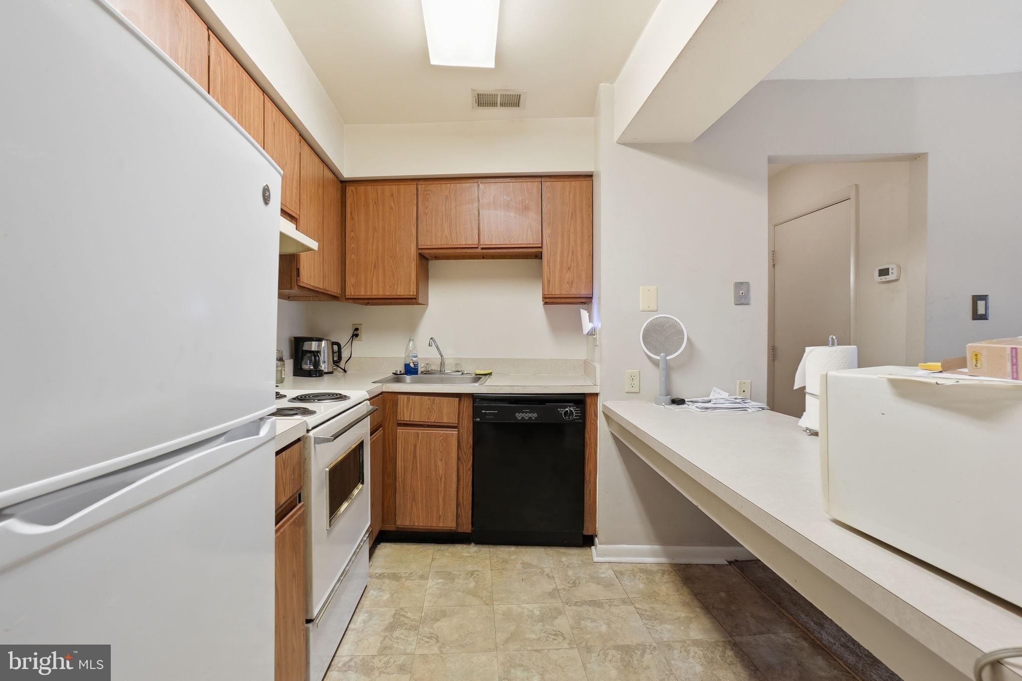 5772 REXFORD COURT G