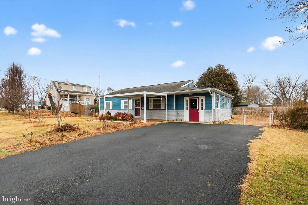 Photo of 14423 Lamar Road, WOODBRIDGE, VA 22191 (MLS # VAPW2110760)