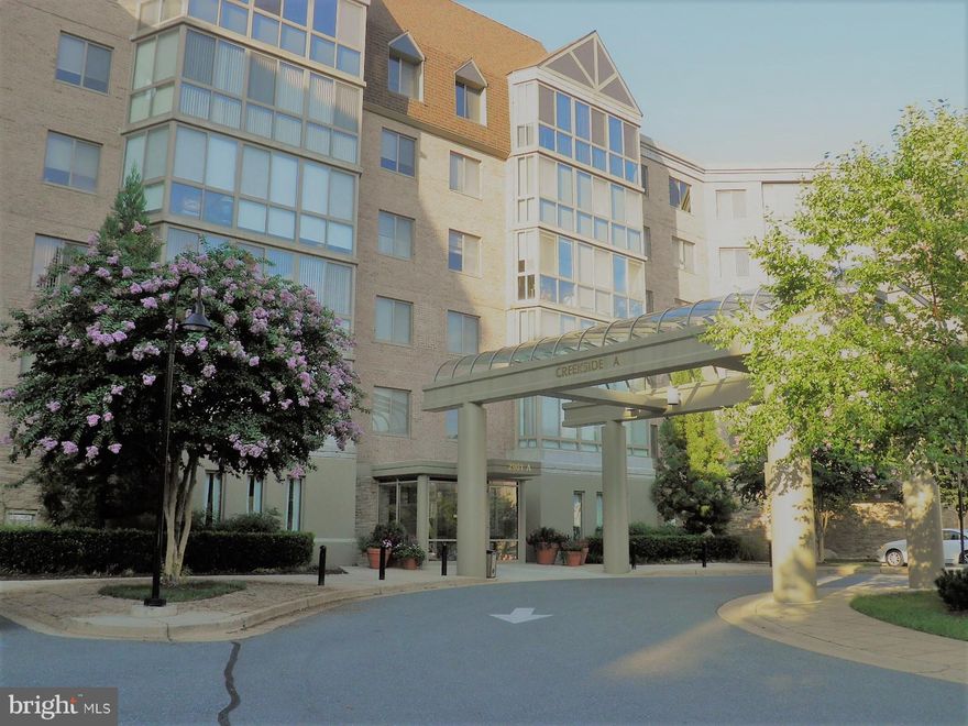 WELL APPOINTED CONDO IN LEISURE WORLD. EXPANSIVE & SUN-FILLED OPEN FLOOR PLAN. BEAUTIFULLY MAINTAINED. 2 BEDS/2 BATHS. LIVING RM W/SLIDING GLASS DOORS. SEP DINING RM. LIBRARY/DEN. LARGE KIT W/AMPLE COUNTER SPACE.BREAKFAST ROOM. SPACIOUS LAUNDRY ROOM. ENCLOSED BALCONY/SUN ROOM W/FLOOR TO CEILING WINDOWS. LOTS OF STORAGE. GARAGE SPACE INCLUDED. DESIRABLE MODEL Q. A MUST SEE.