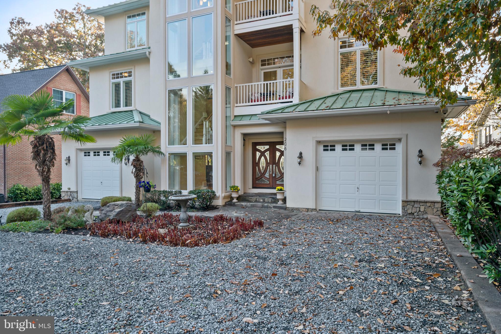 206 HARBOR DRIVE