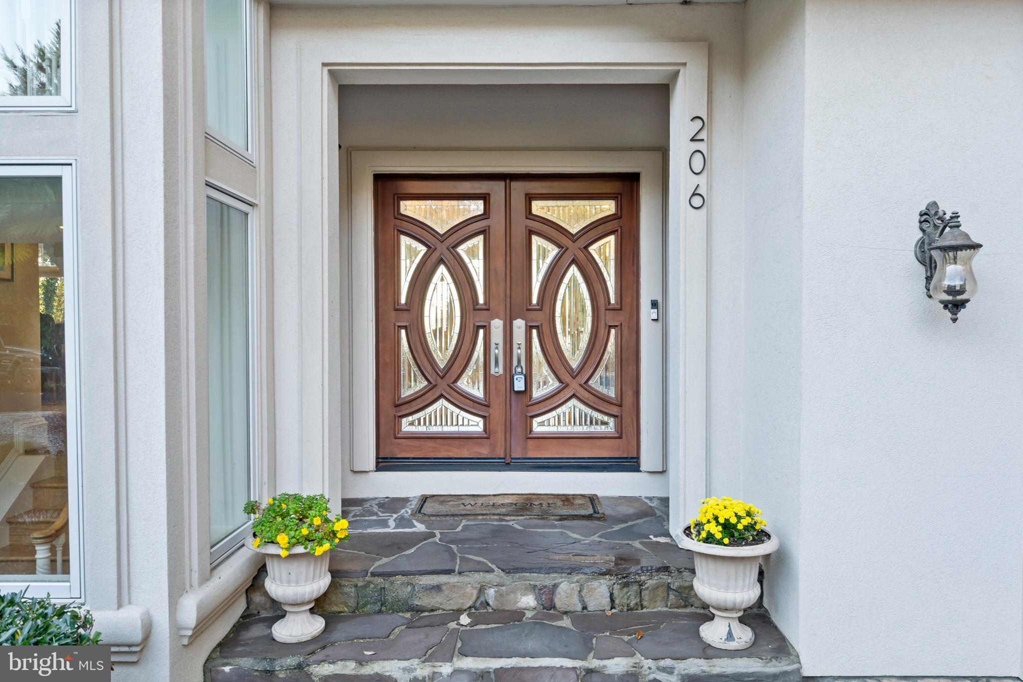 206 HARBOR DRIVE