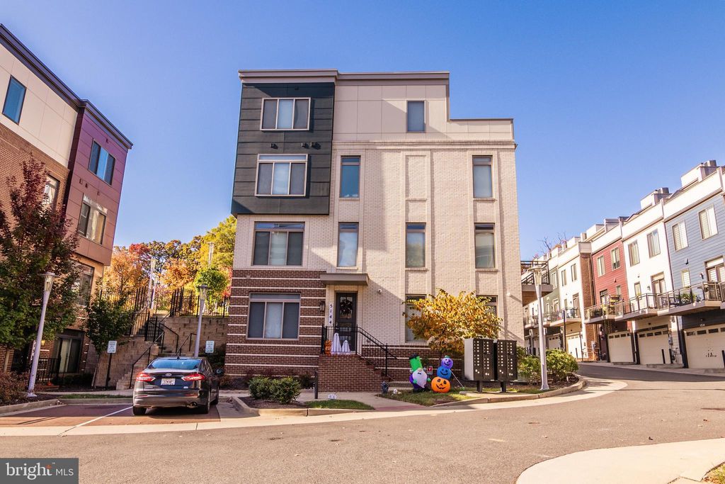 Photo of 5138 Carters Lane, ALEXANDRIA, VA 22311 (MLS # VAAX2051146)