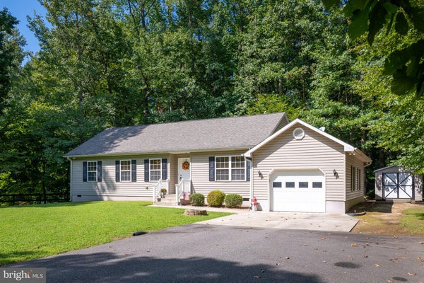 8329 DELEGATE DR, KING GEORGE, VA 22485 - Image 12f848018d77e04de01e7aa570d4d933/56518775