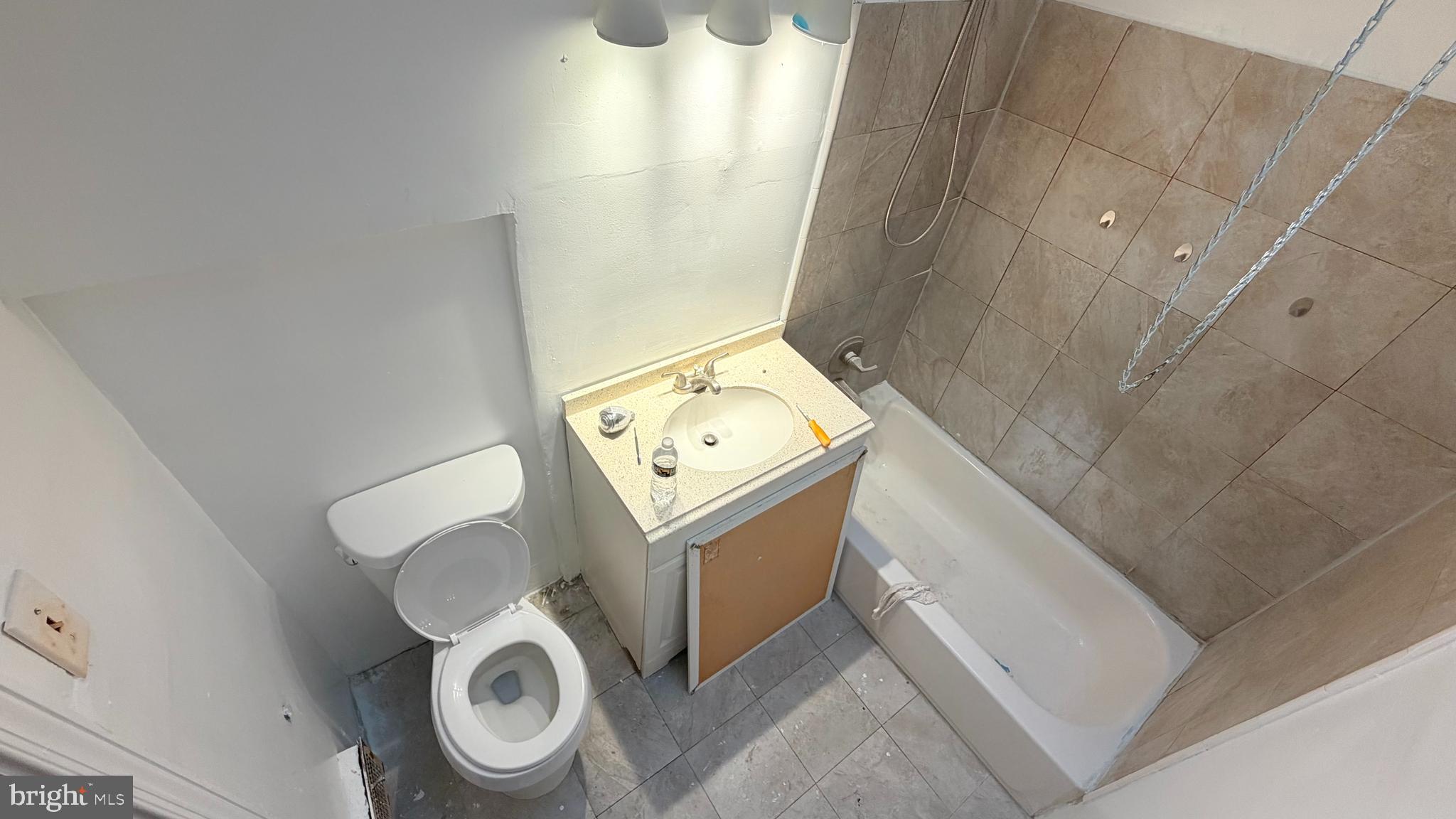 CRESCENTVILLE - Residential