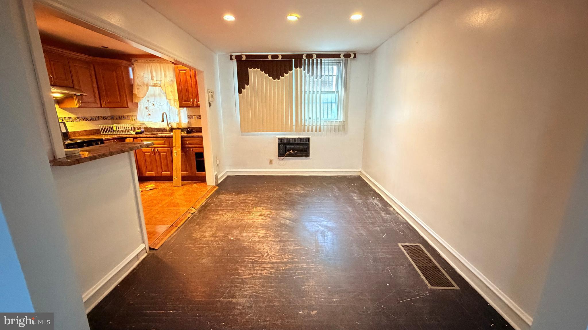 CRESCENTVILLE - Residential