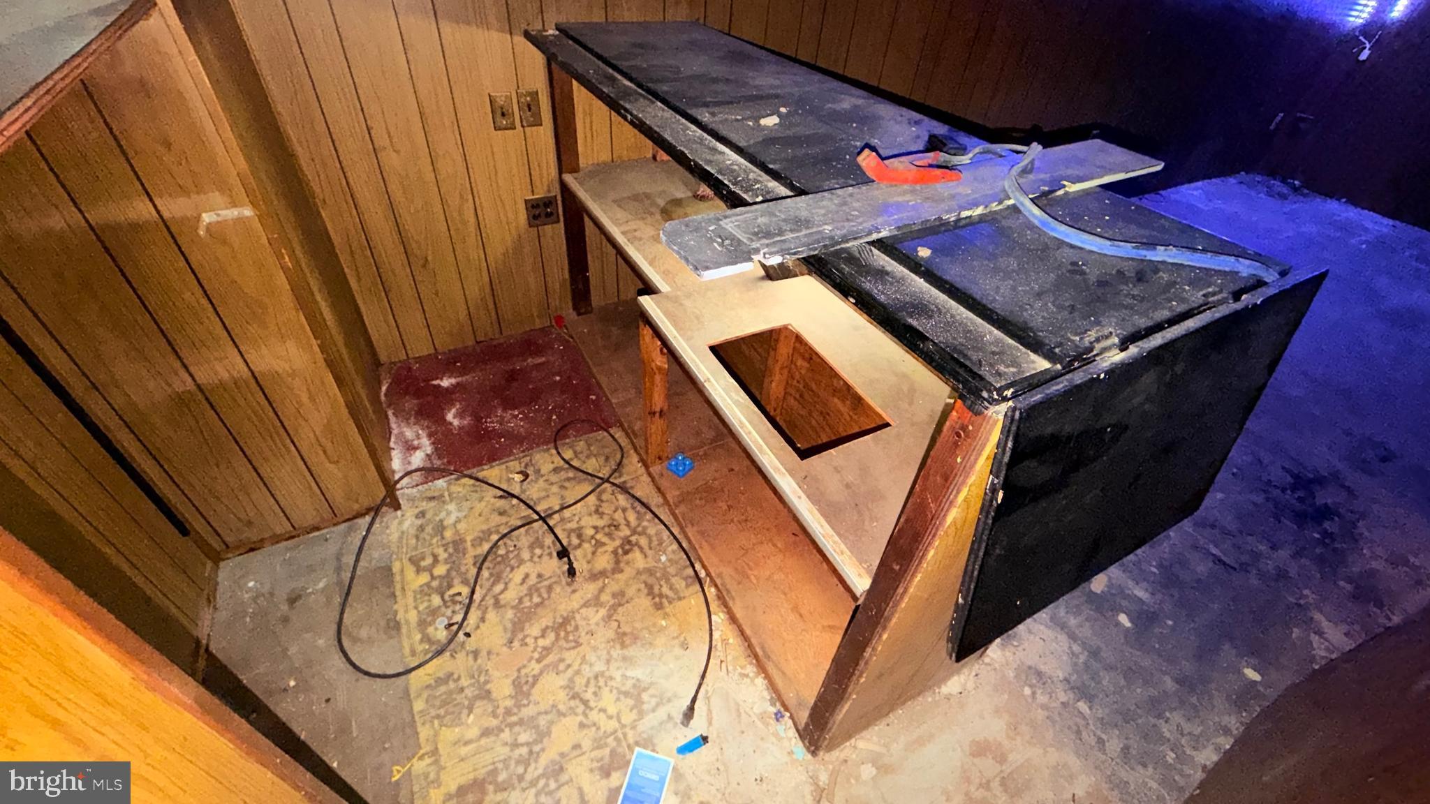 CRESCENTVILLE - Residential