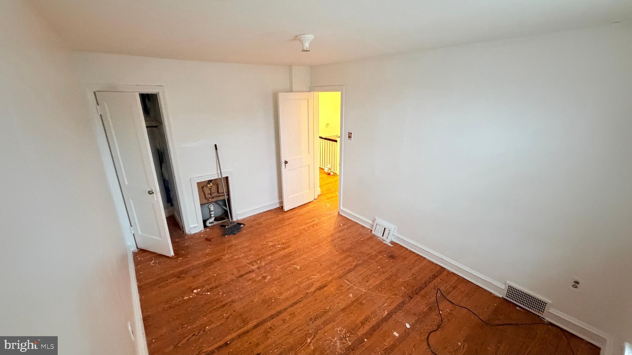 CRESCENTVILLE - Residential