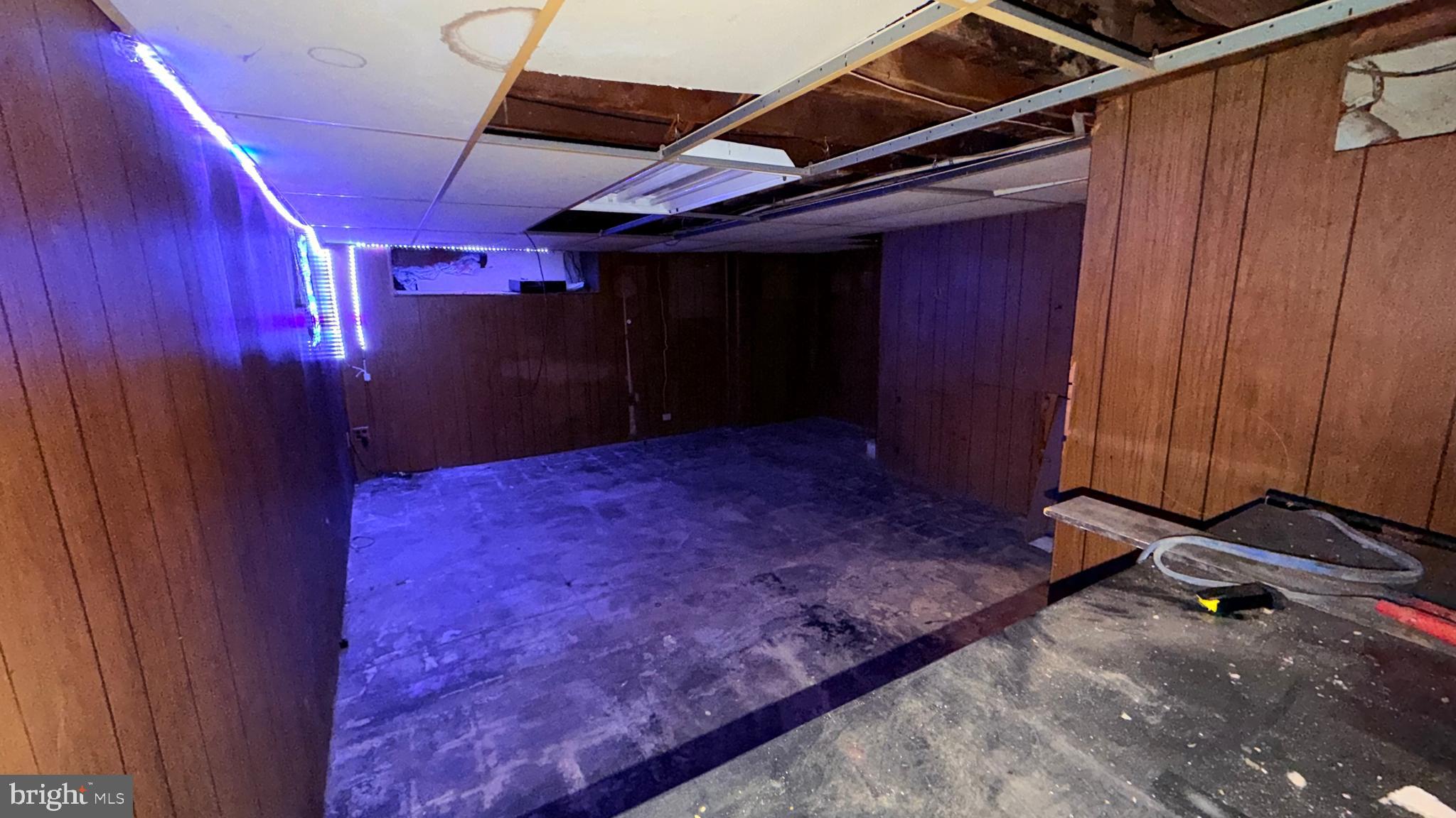 CRESCENTVILLE - Residential