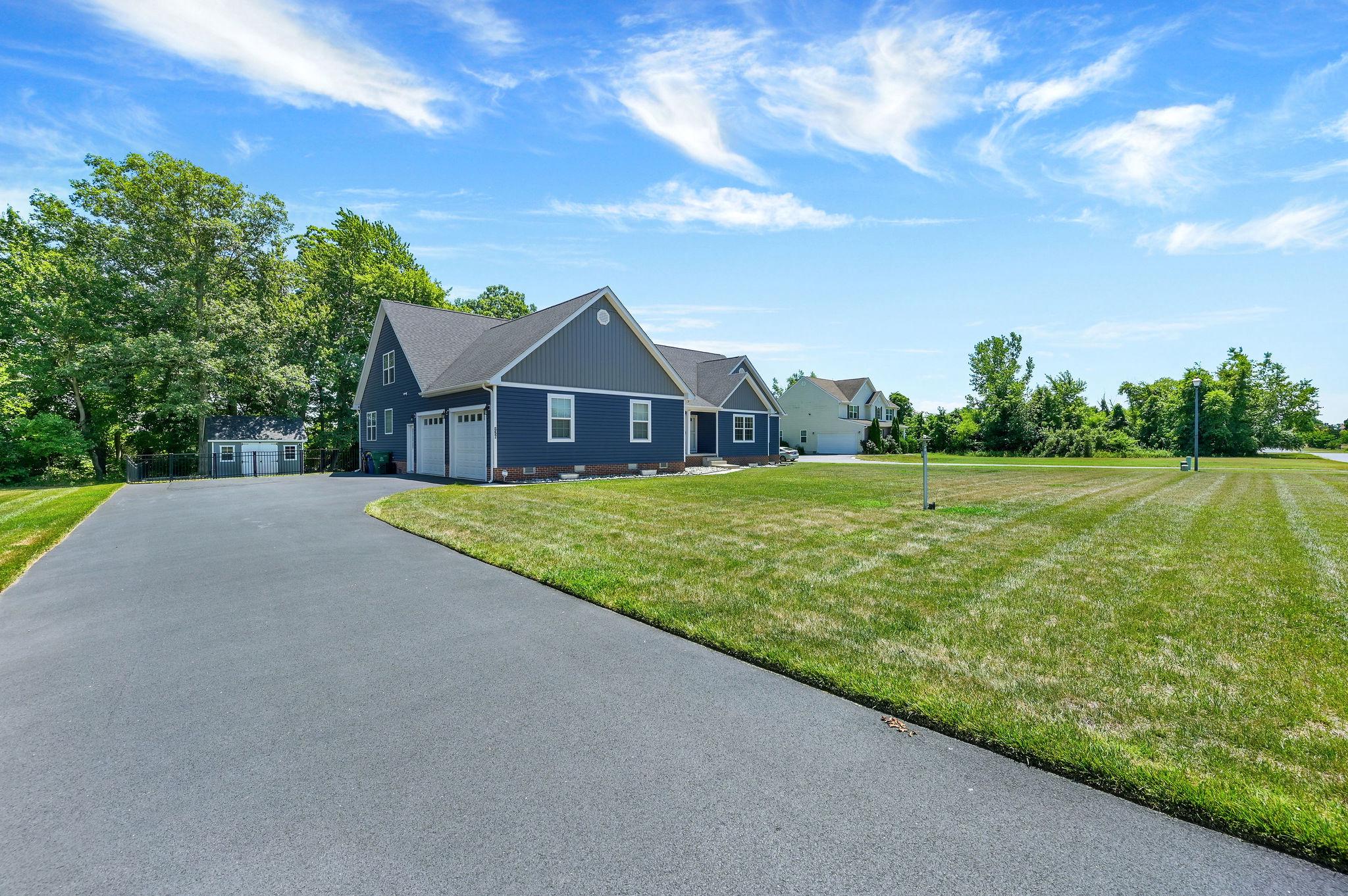 657 GOLF LINKS LANE