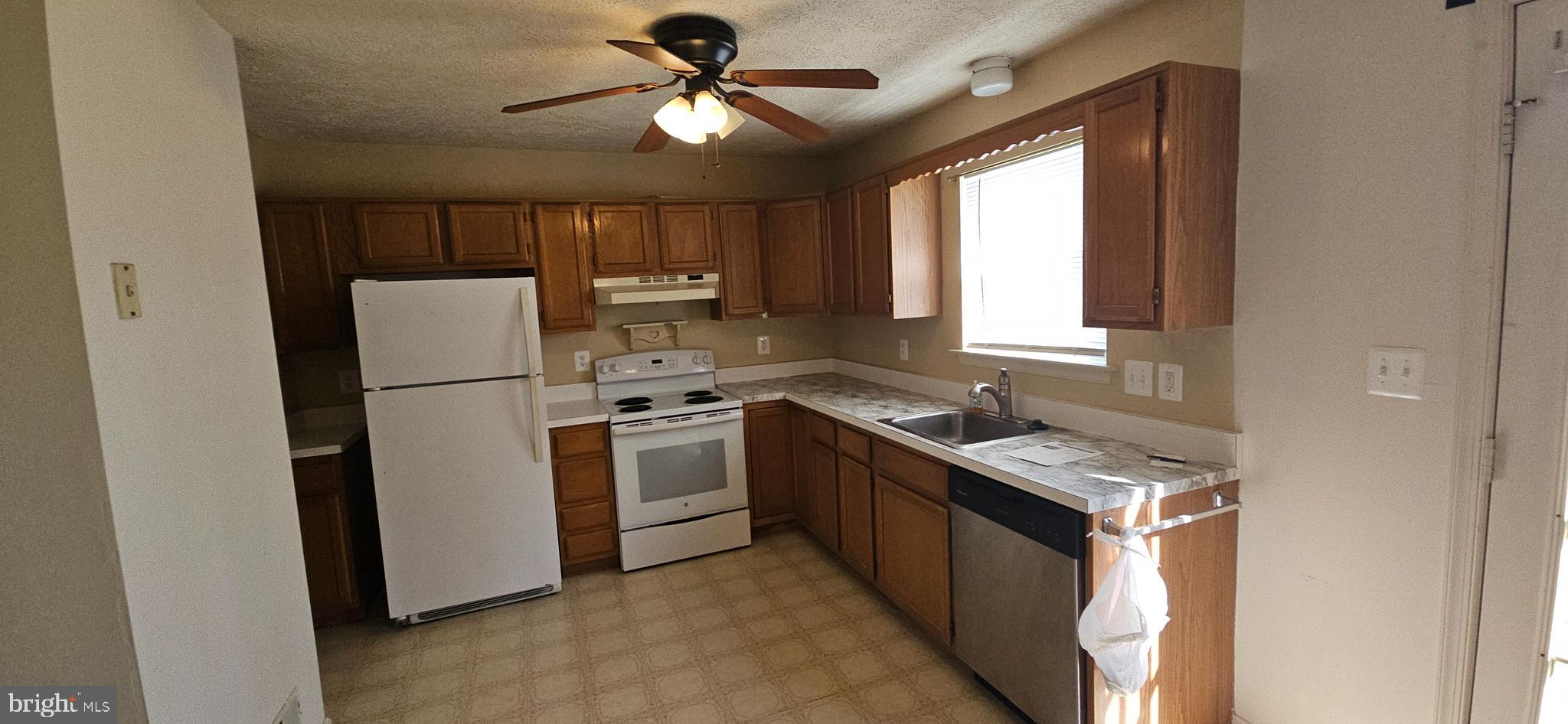 GEORGETOWNE COURT - Residential Lease