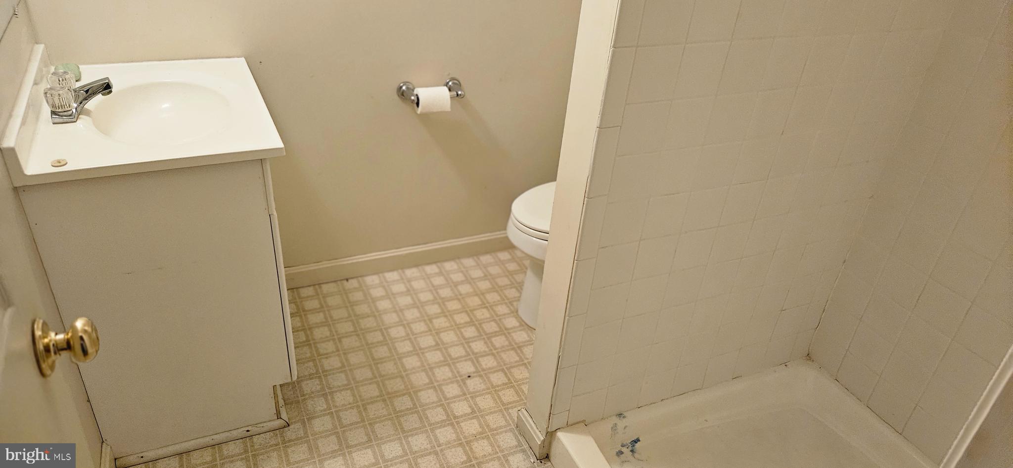 GEORGETOWNE COURT - Residential Lease