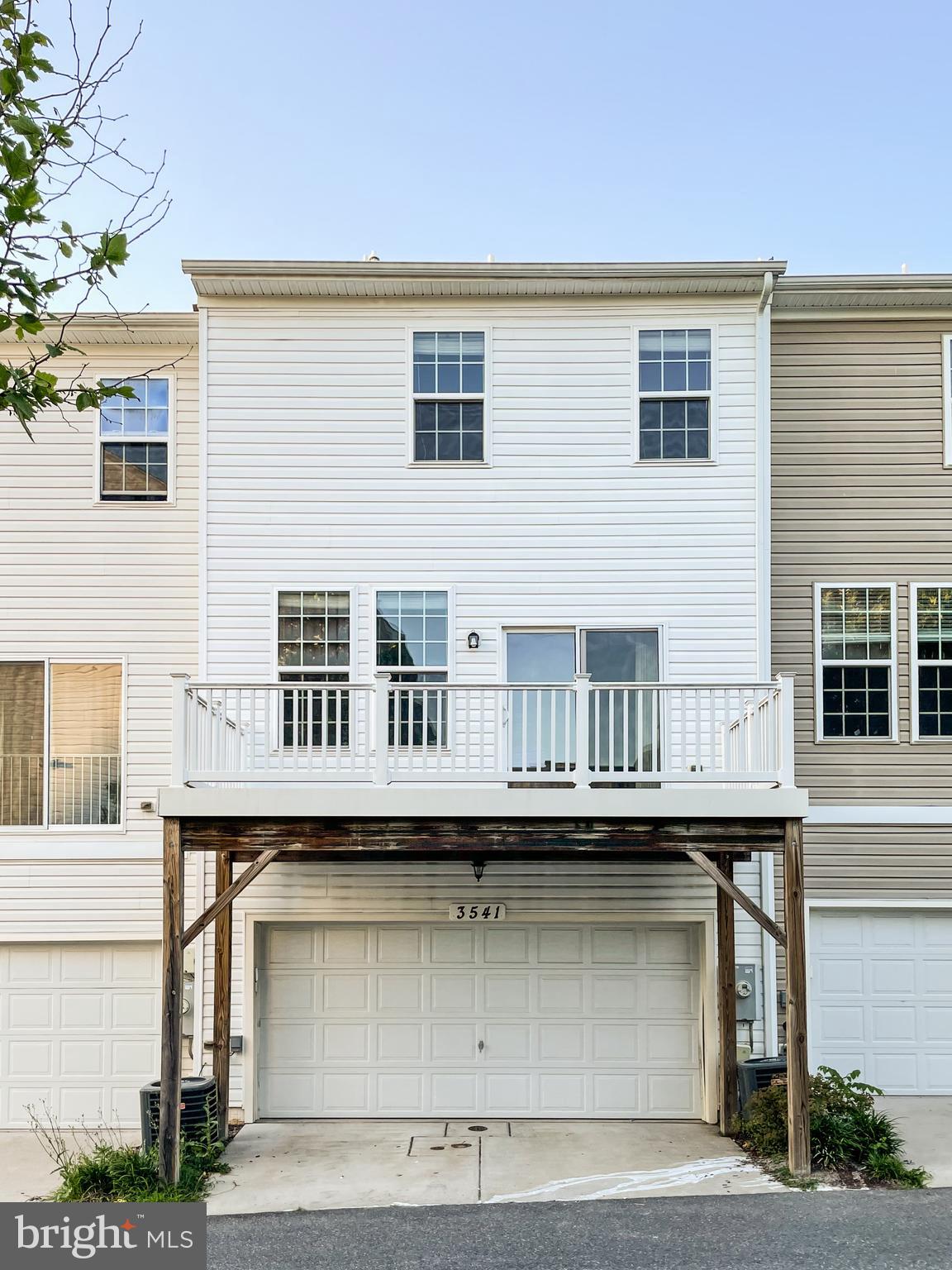 WOODLAKE TOWNS CODM - Residential Lease