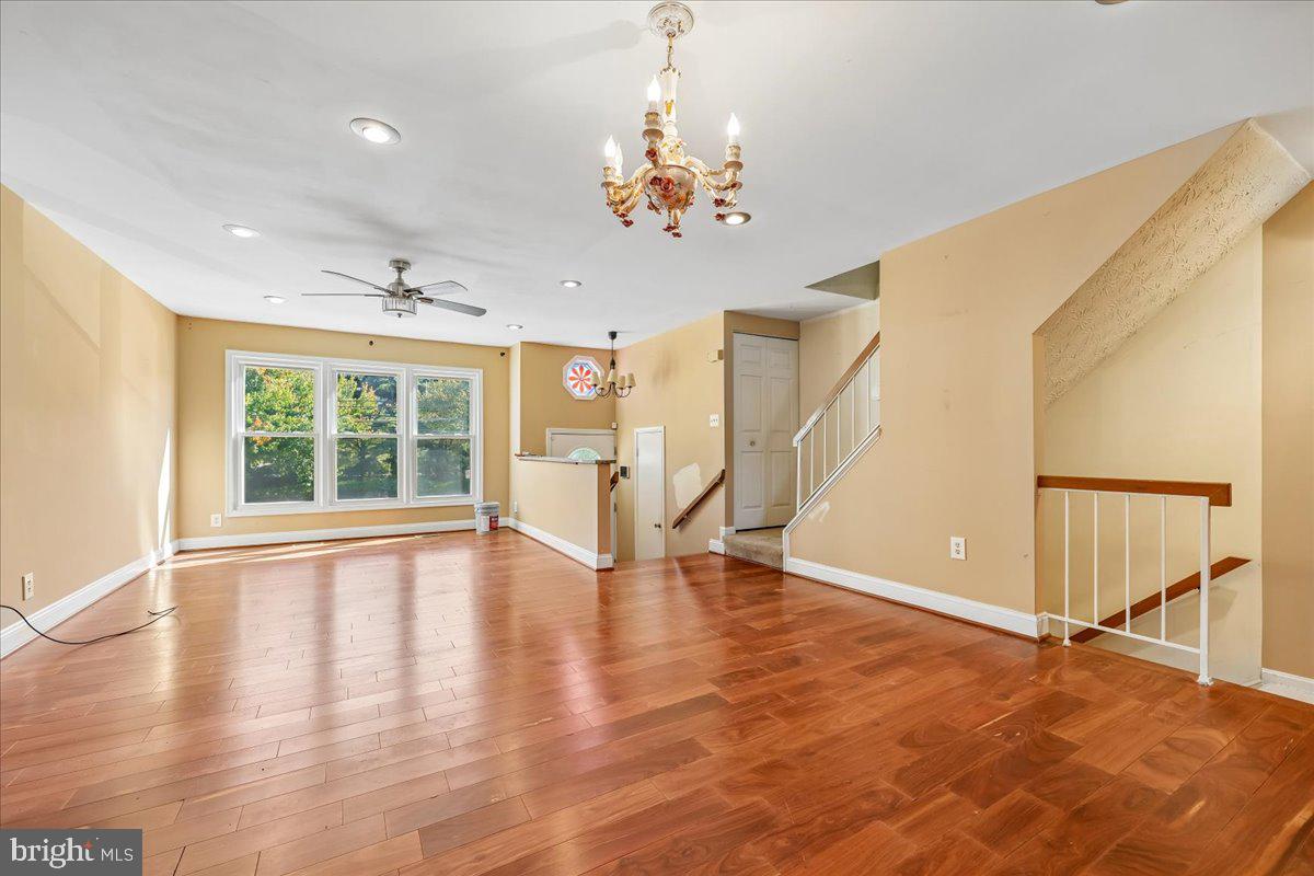 815 BAYRIDGE DRIVE