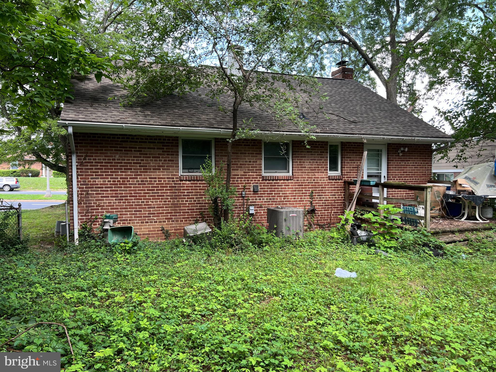 2012 N GEORGE MASON DR