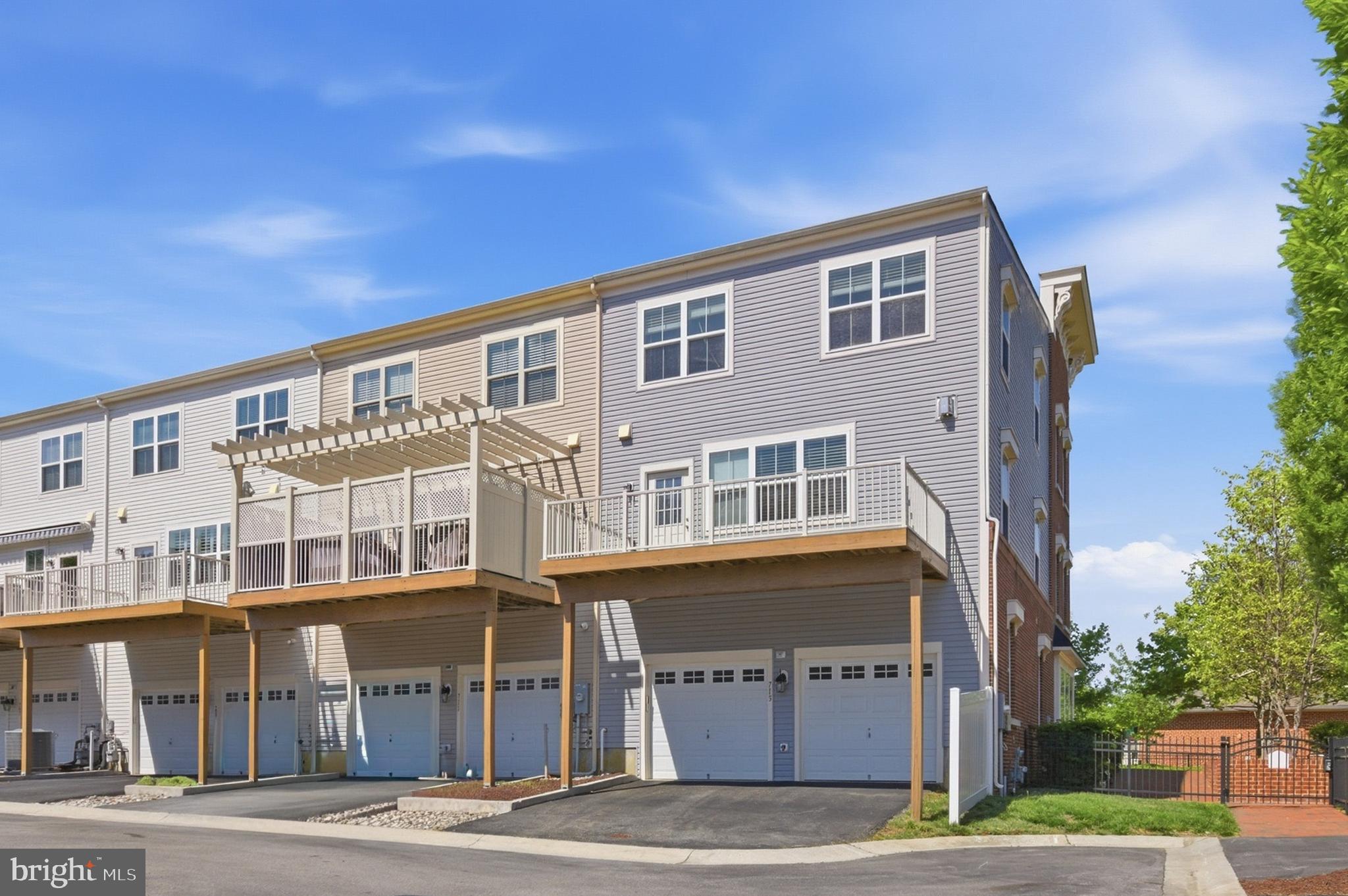 VILLAGE GREENS - Residential