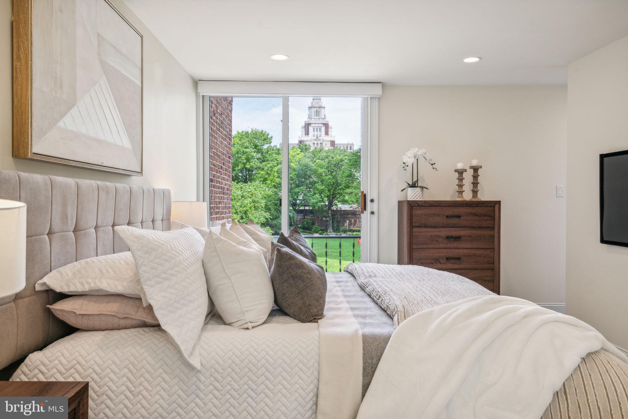 SOCIETY HILL - Residential