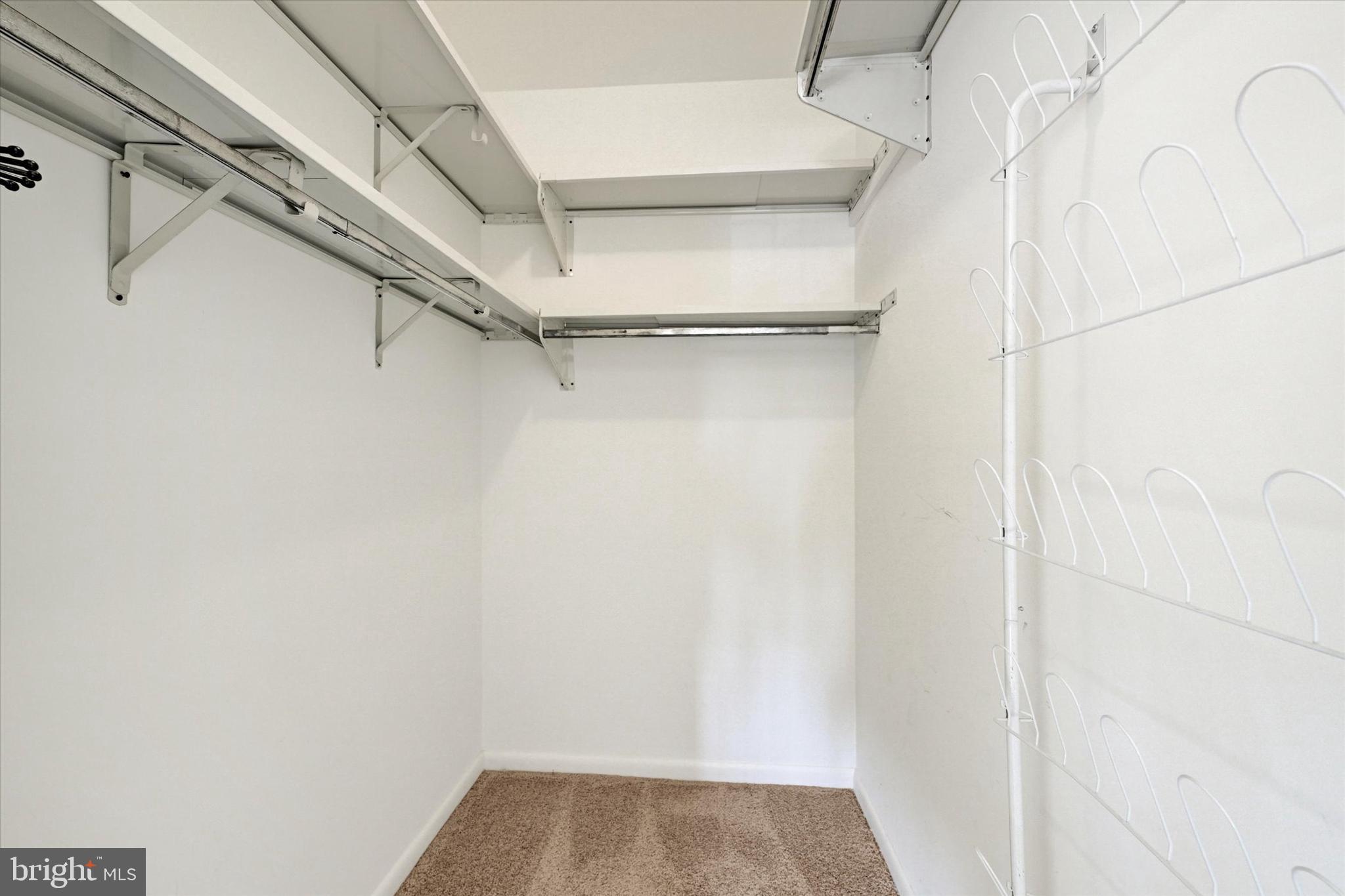 SHEPHERDS KNOLL GARDEN - Residential