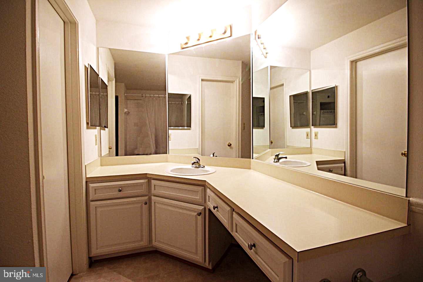 PENDERBROOK SQUARE CONDOMINIUMS - Residential