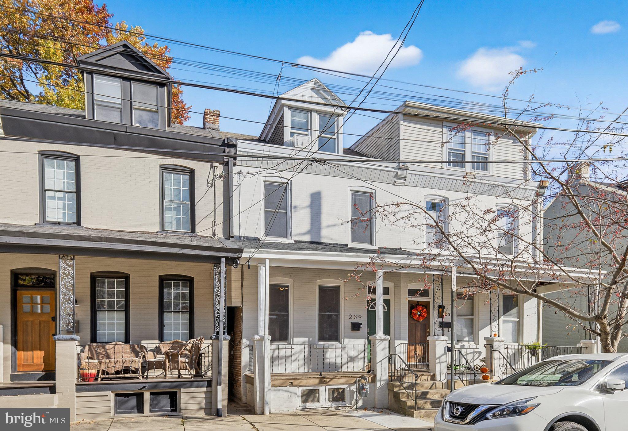 CHESTNUT HILL - Residential